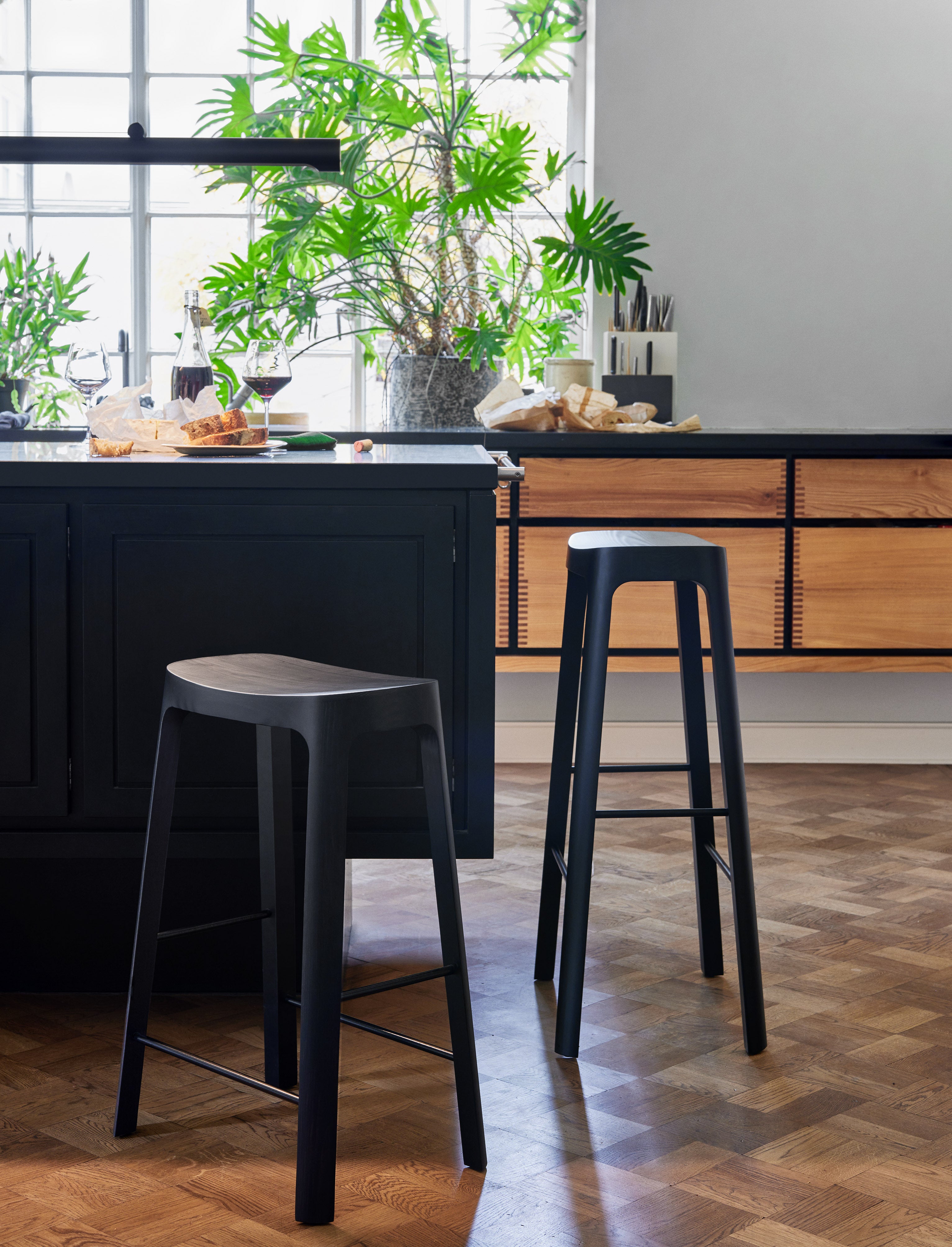 CROFTON black stool