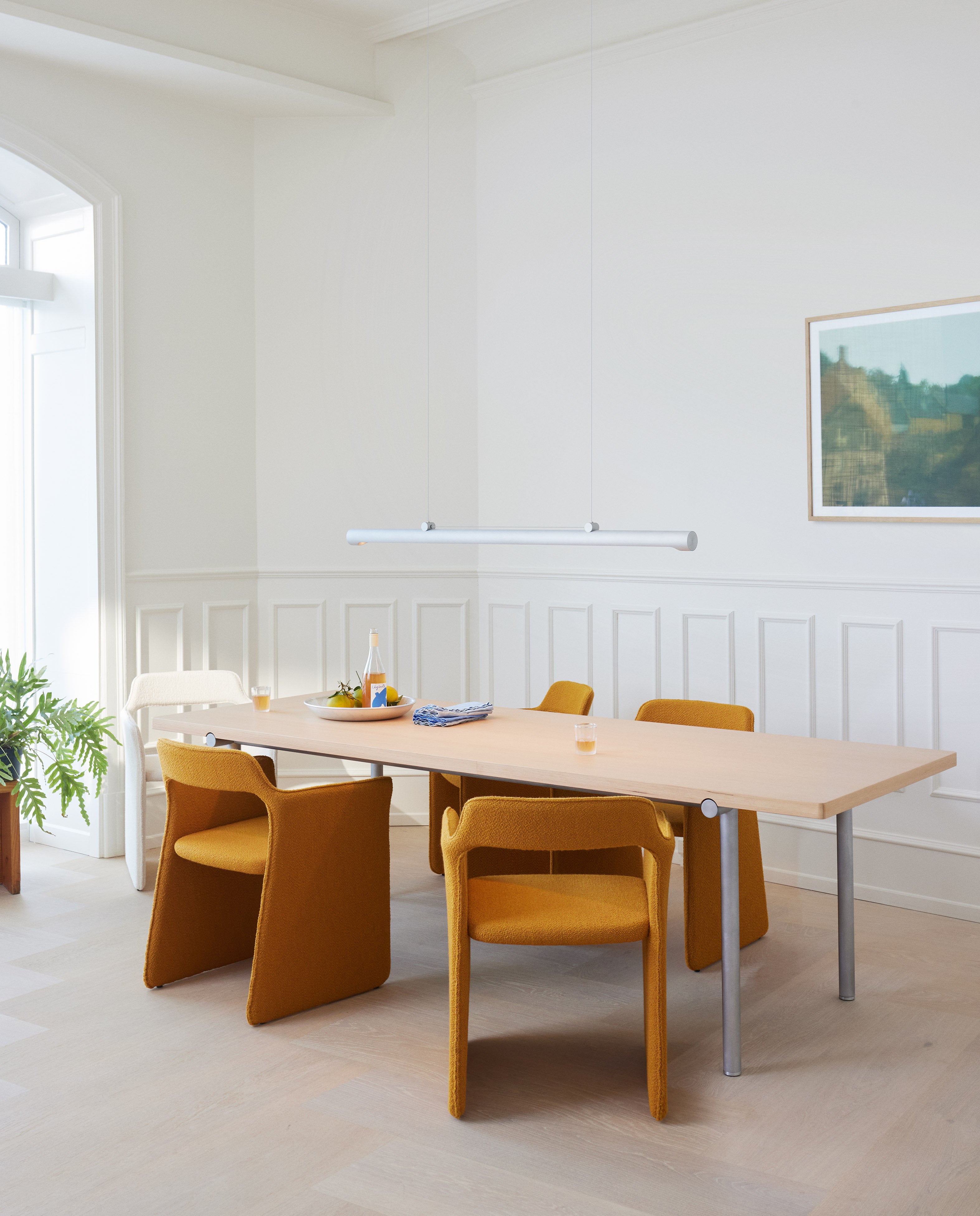 Tisch TUBBY TUBE braun mit Aluminiumfuß