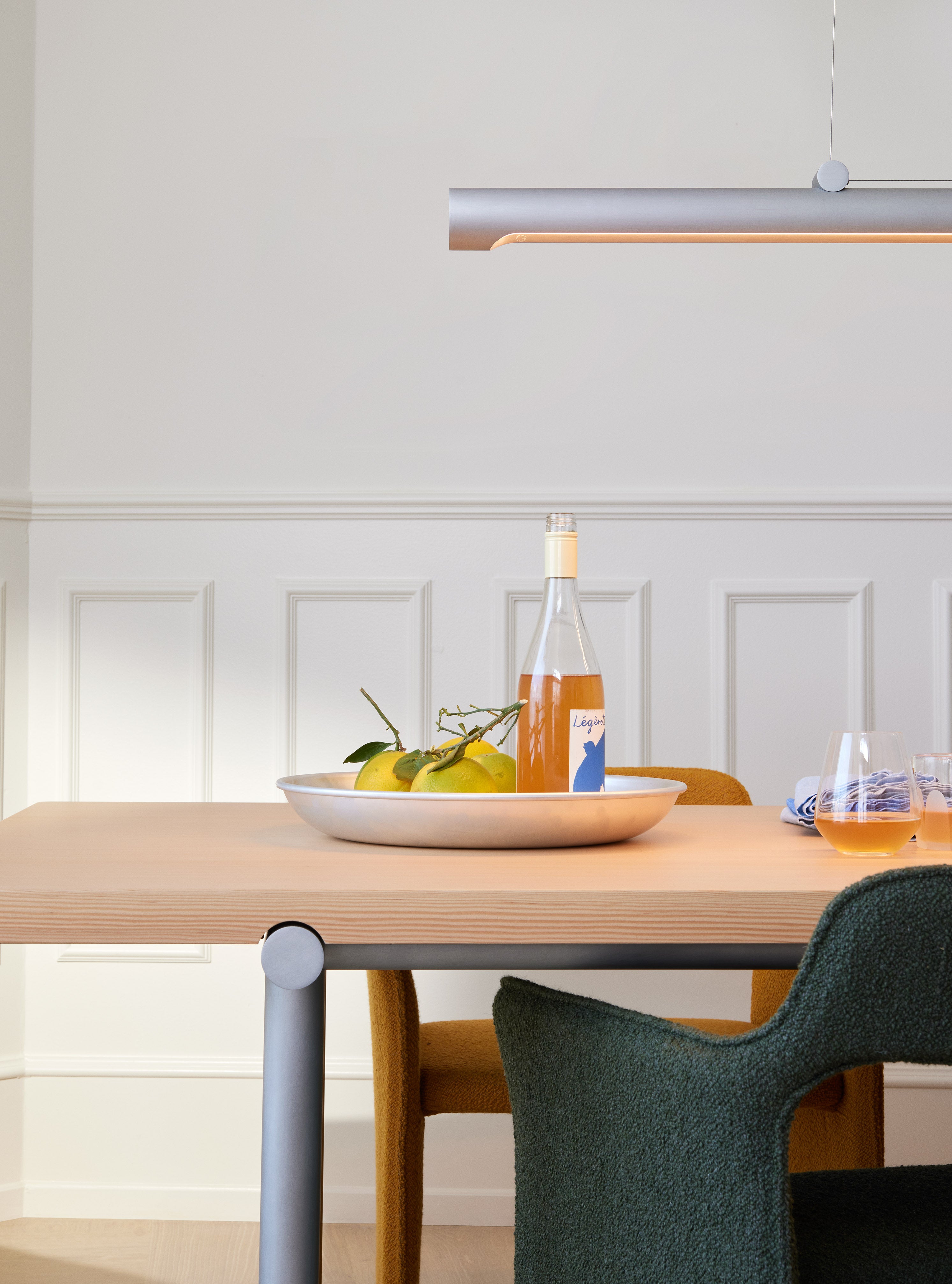 Tisch TUBBY TUBE Eiche mit Aluminiumfuß