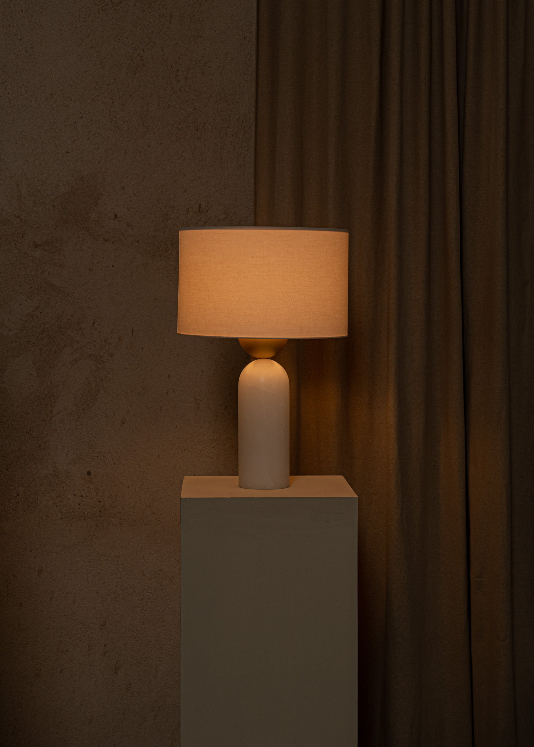 PEONA Table Lamp White Alabaster
