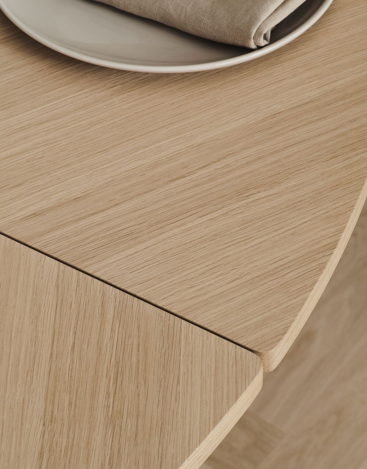 Round Table PIRO Oak Wood