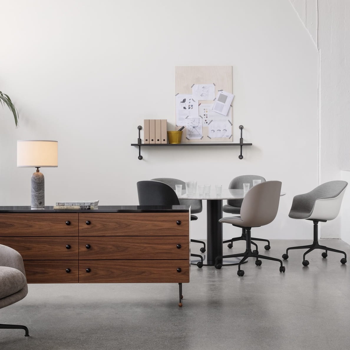 DÉMON walnut wood shelf