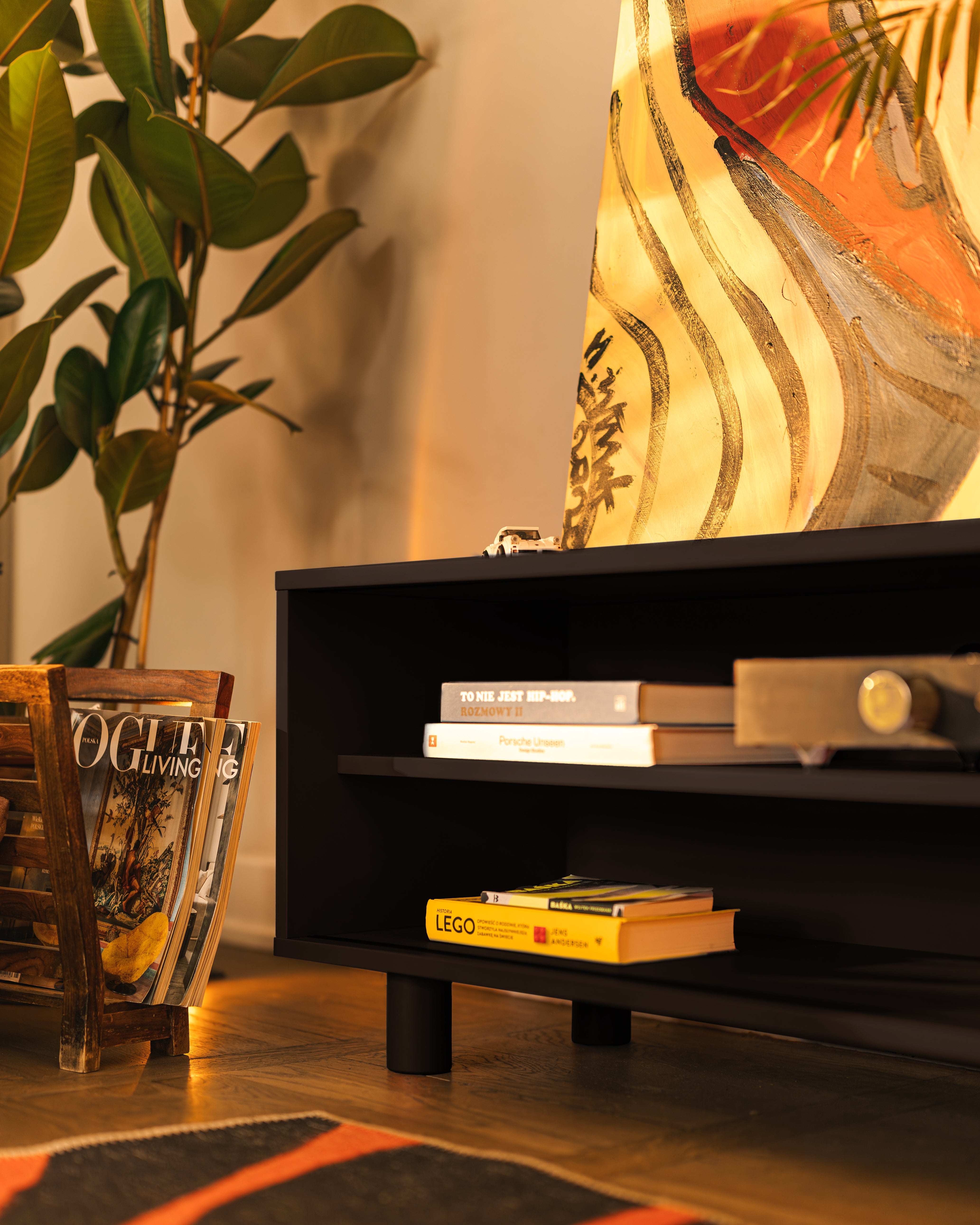 RTV-Sideboard in Schwarz und Schwarz