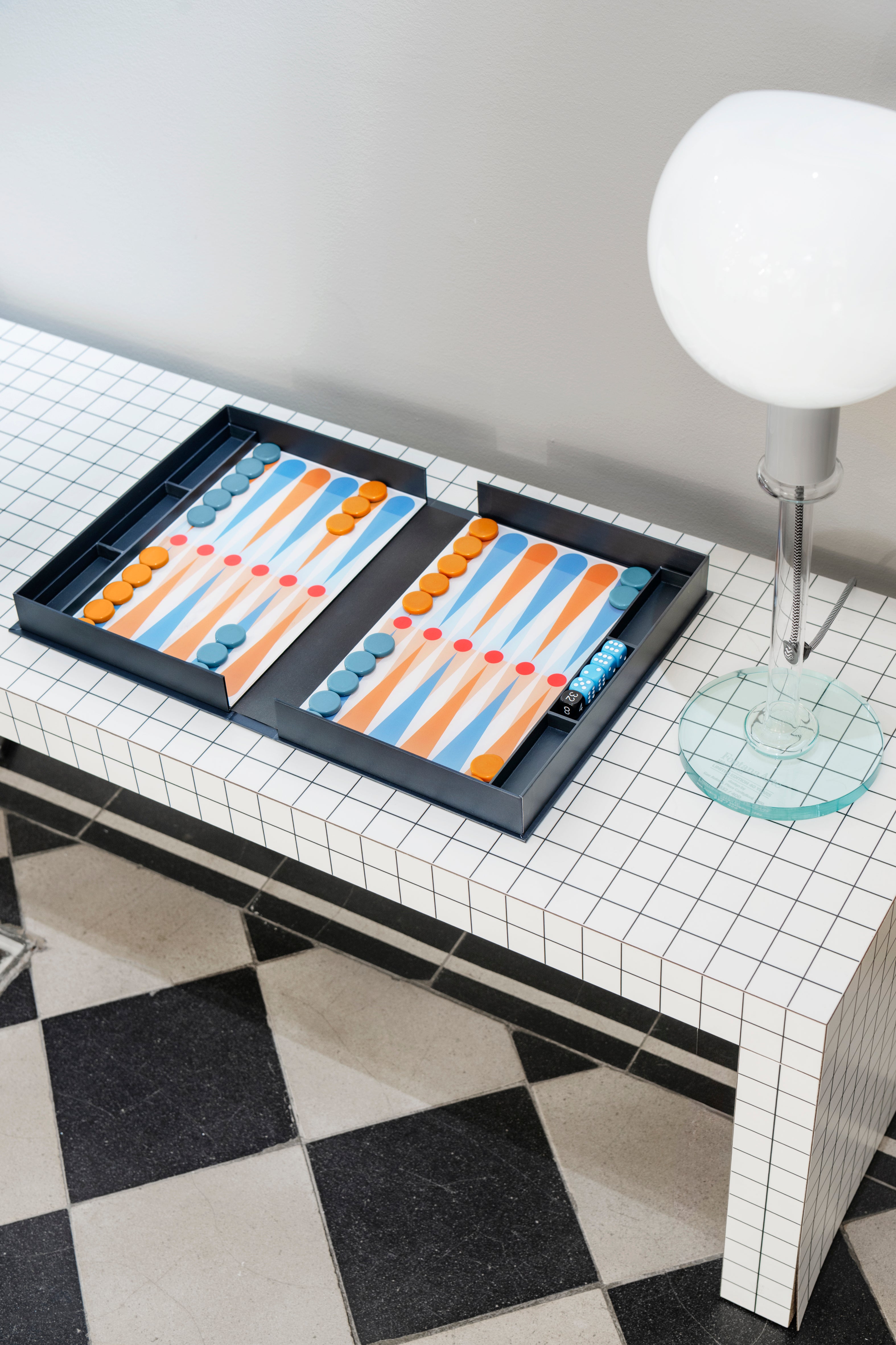 ART OF BACKGAMMON Gray Backgammon Set with Blue and Orange