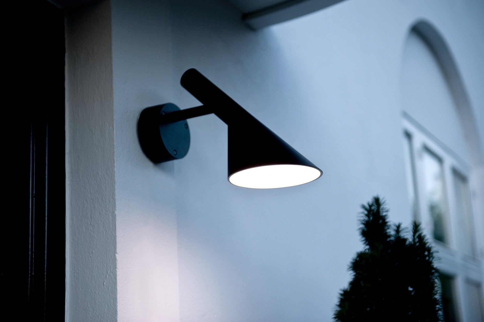 Lampa ścienna zewnętrzna AJ 50 czarny
