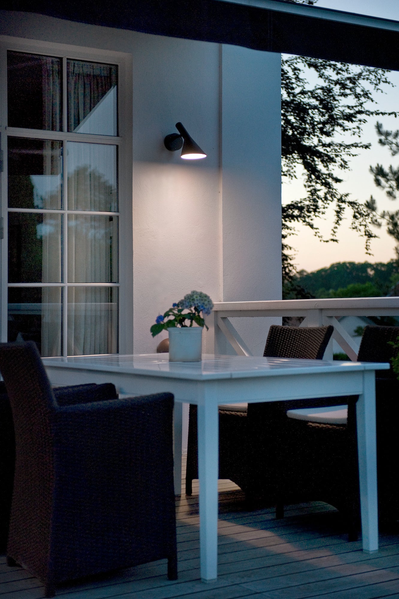 Lampa ścienna zewnętrzna AJ 50 czarny