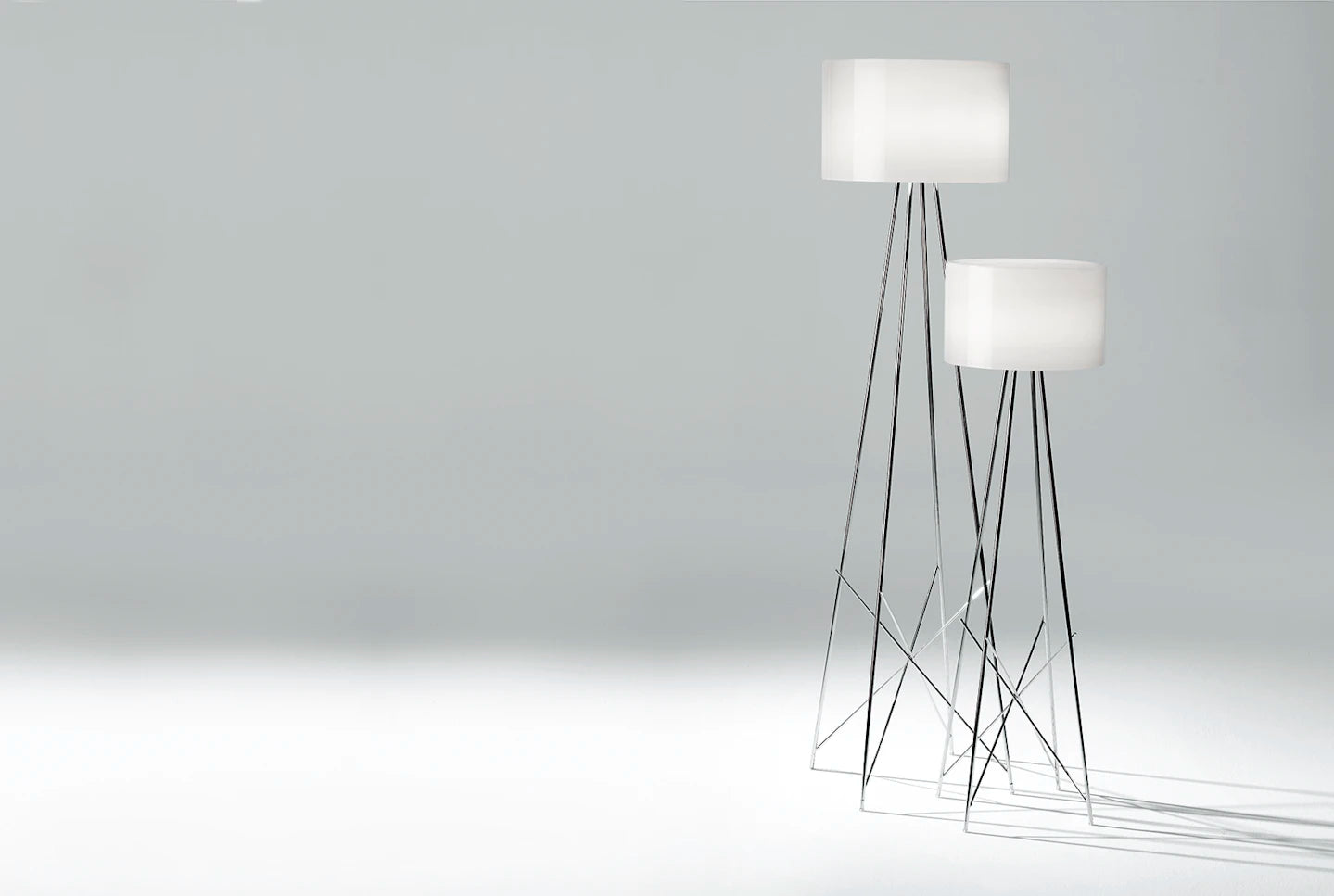 Stehlampe RAY Glas mit Metallbasis