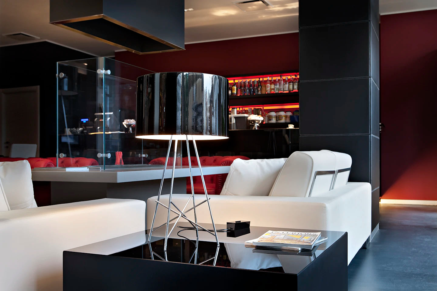 RAY Black Table Lamp with Metal Base