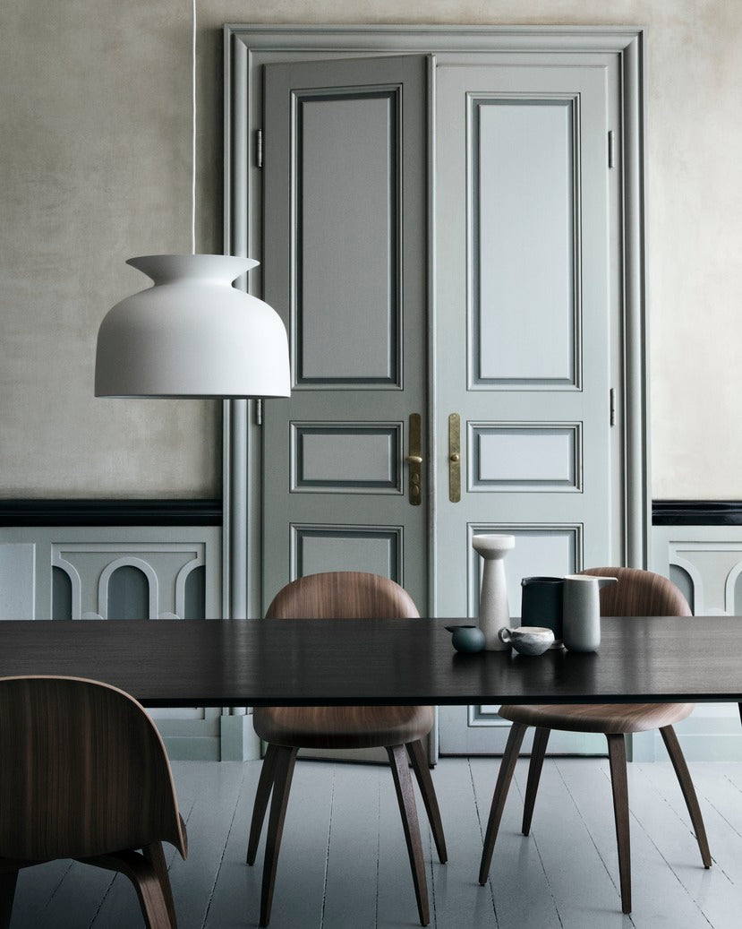 Oval table GUBI white marble with black base