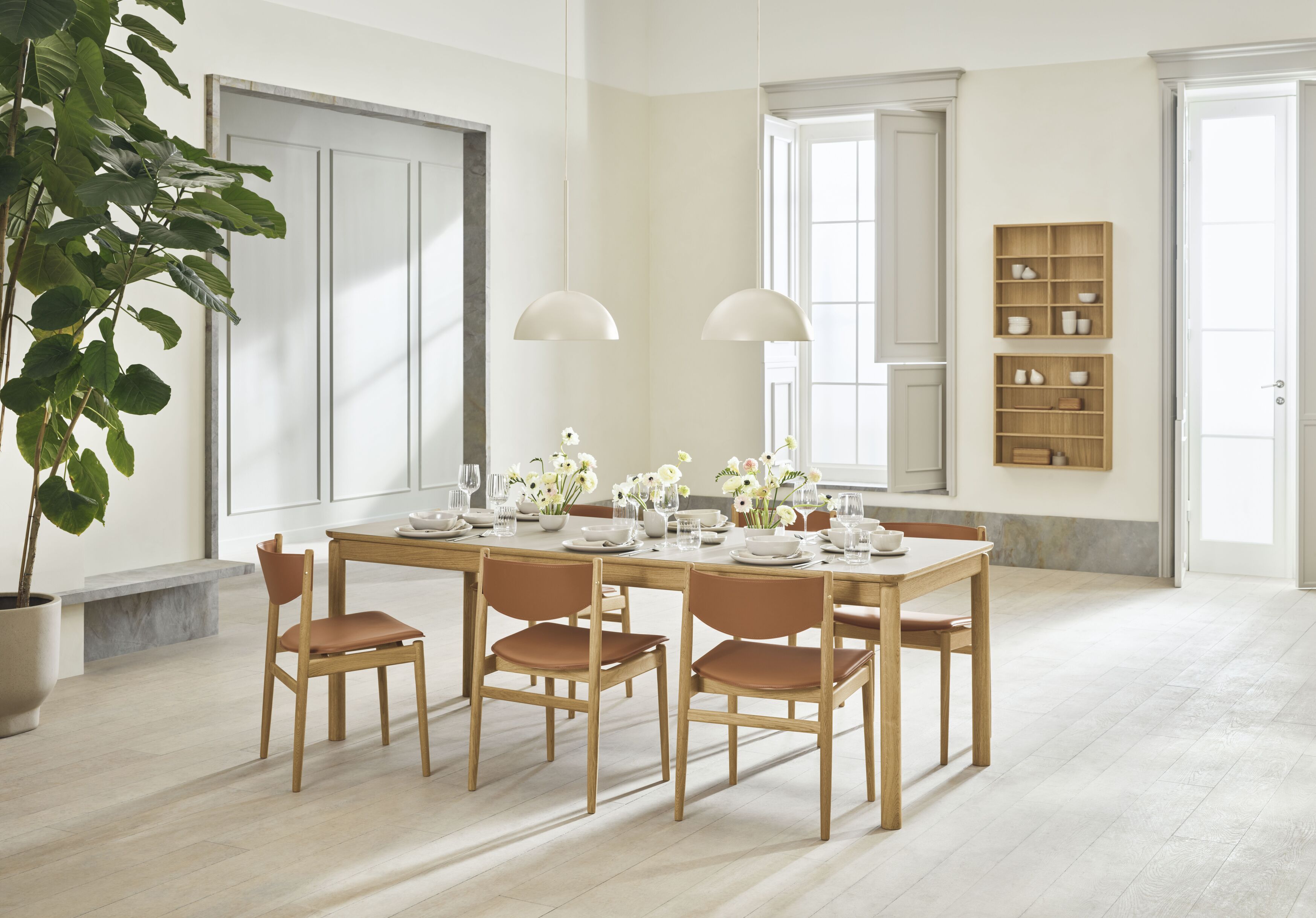 Ronya folding table, oak veneer with an oak base