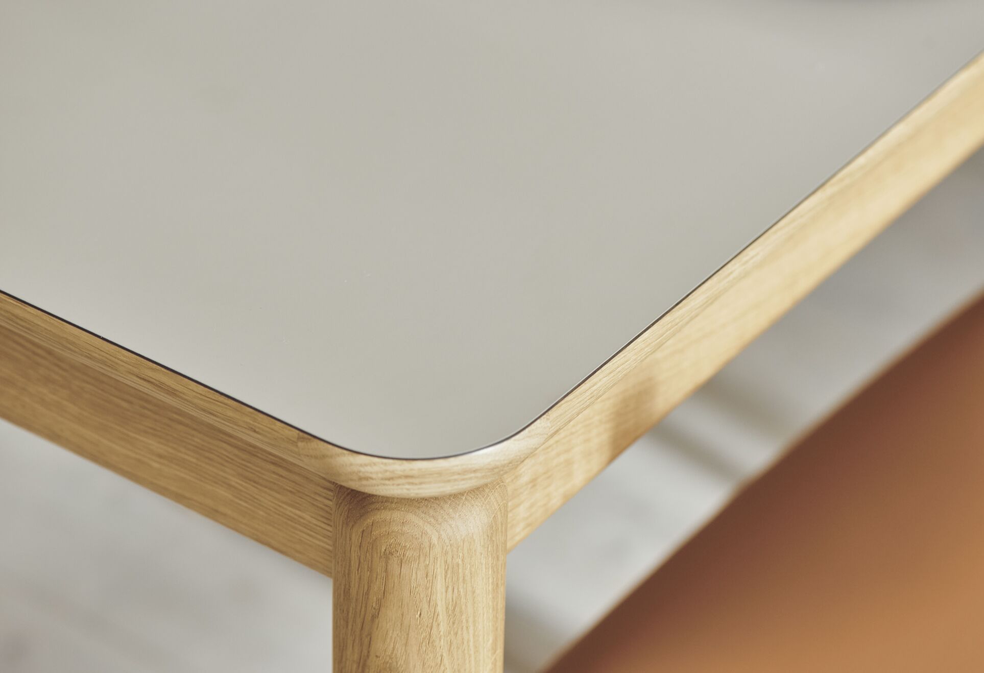 Ronya folding table, oak veneer with an oak base