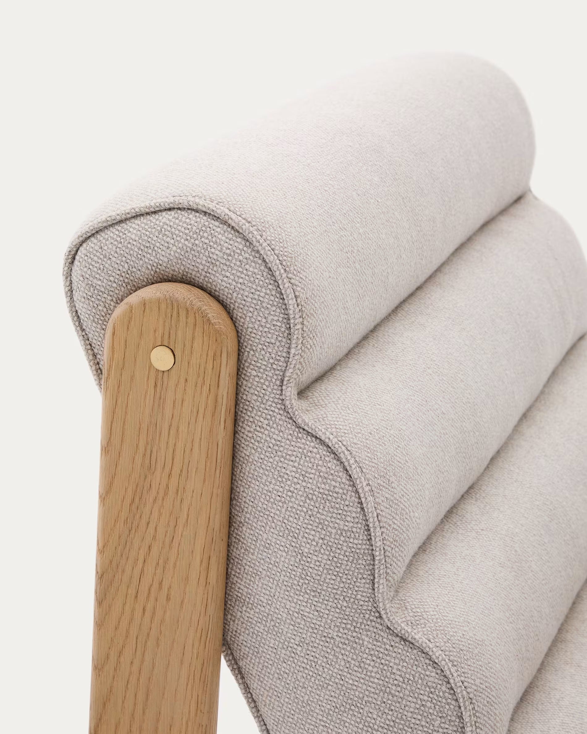 MAGIRA white armchair with wooden base