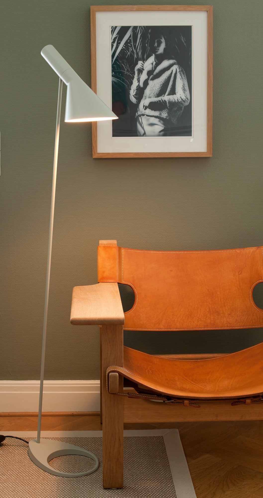 Lampa podłogowa AJ biały