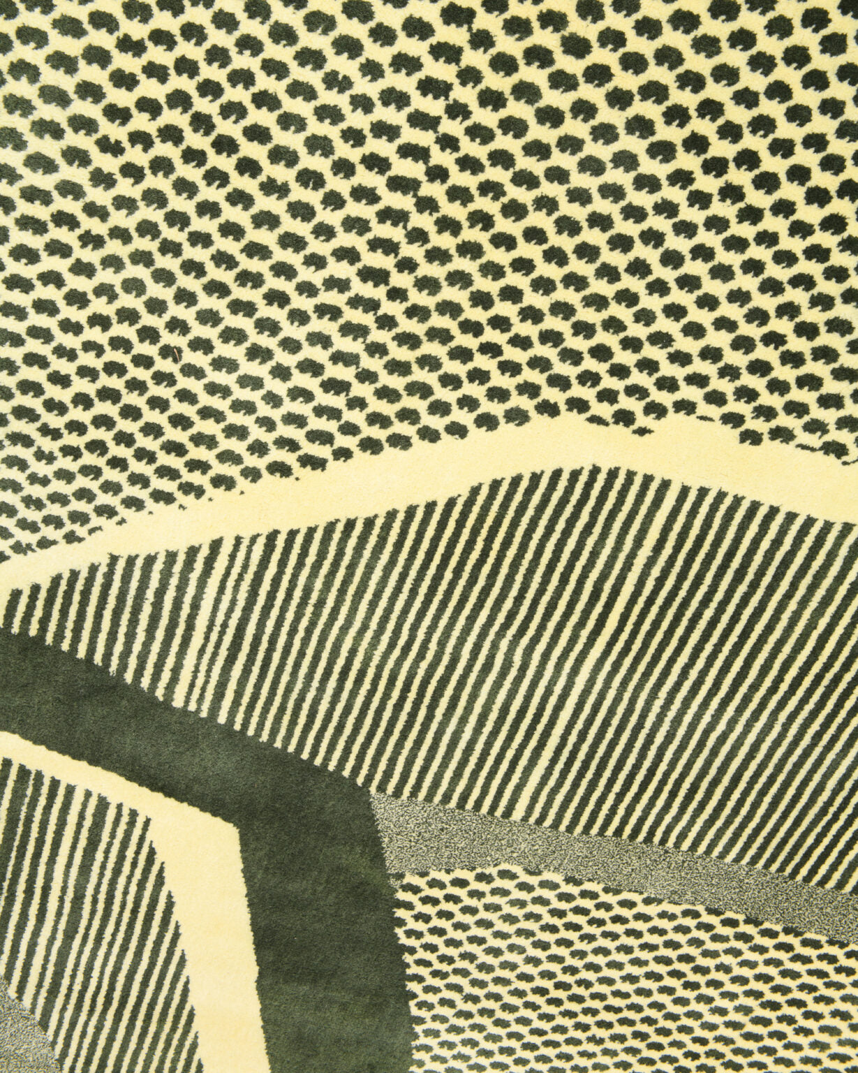 Ovaler dekorativer Teppich SIGNED grün