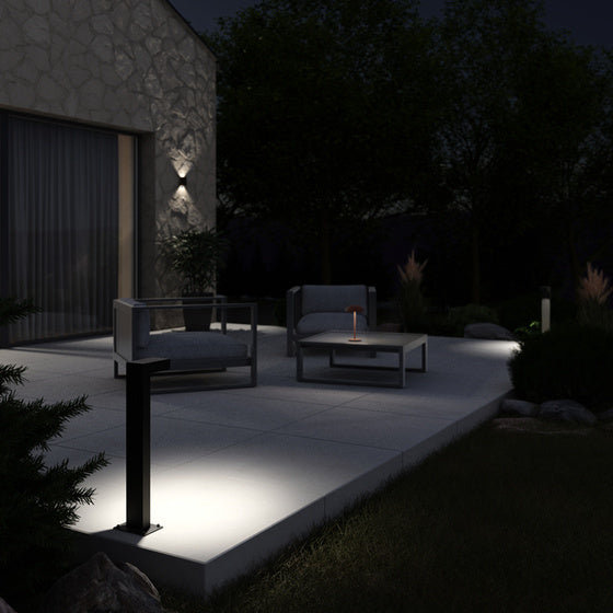 Black SLUP outdoor lamp