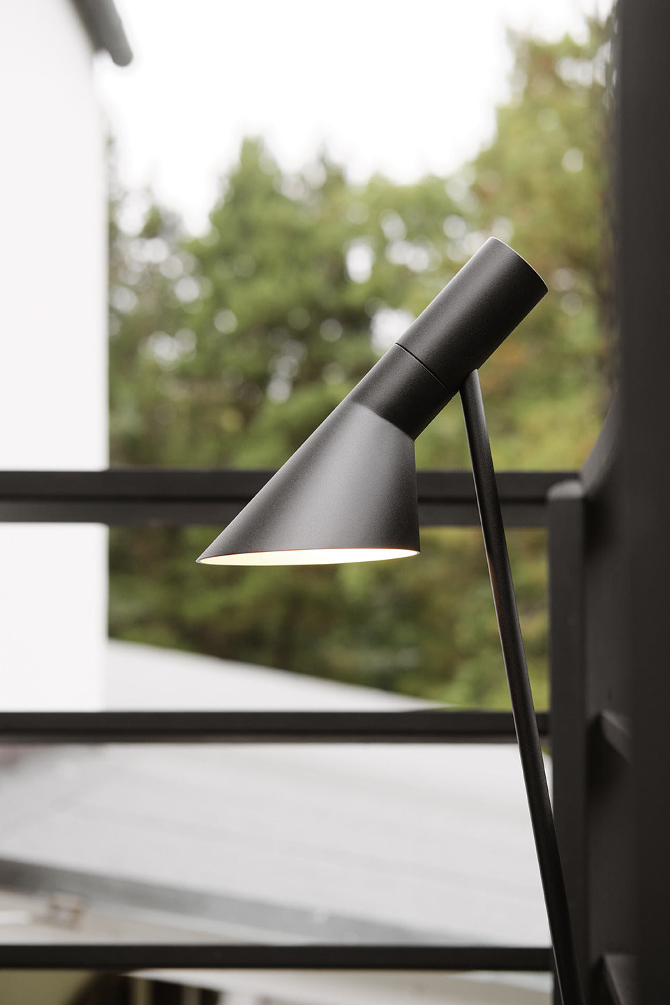 Lampa zewnętrzna stojąca AJ czarny