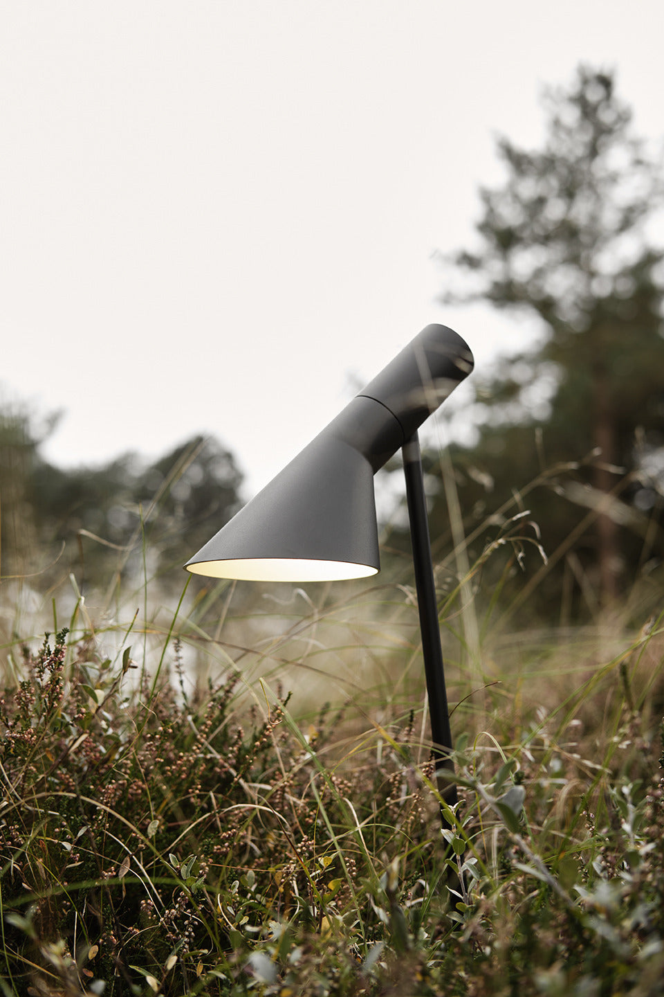 Lampa zewnętrzna stojąca AJ czarny