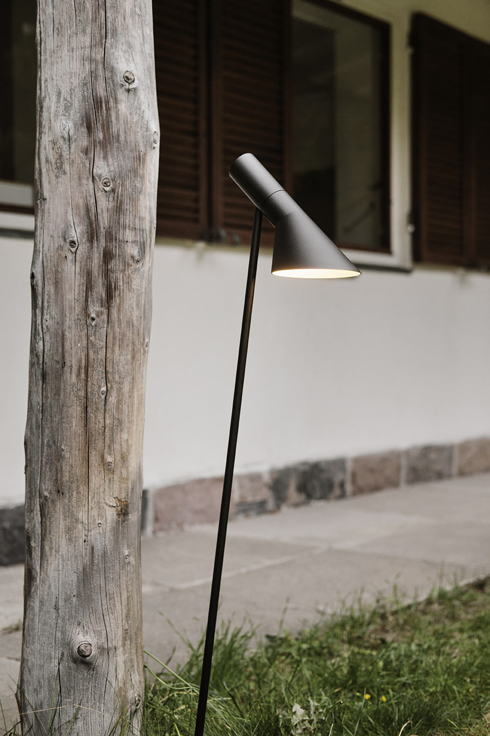 Lampa zewnętrzna stojąca AJ czarny