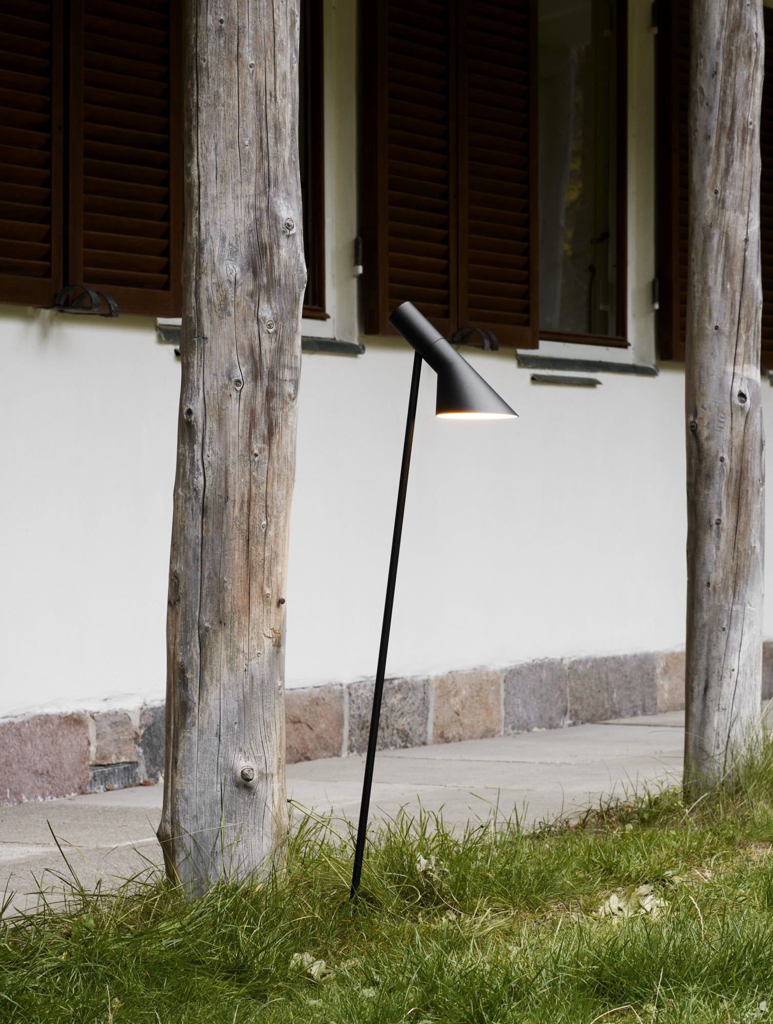 Lampa zewnętrzna stojąca AJ czarny