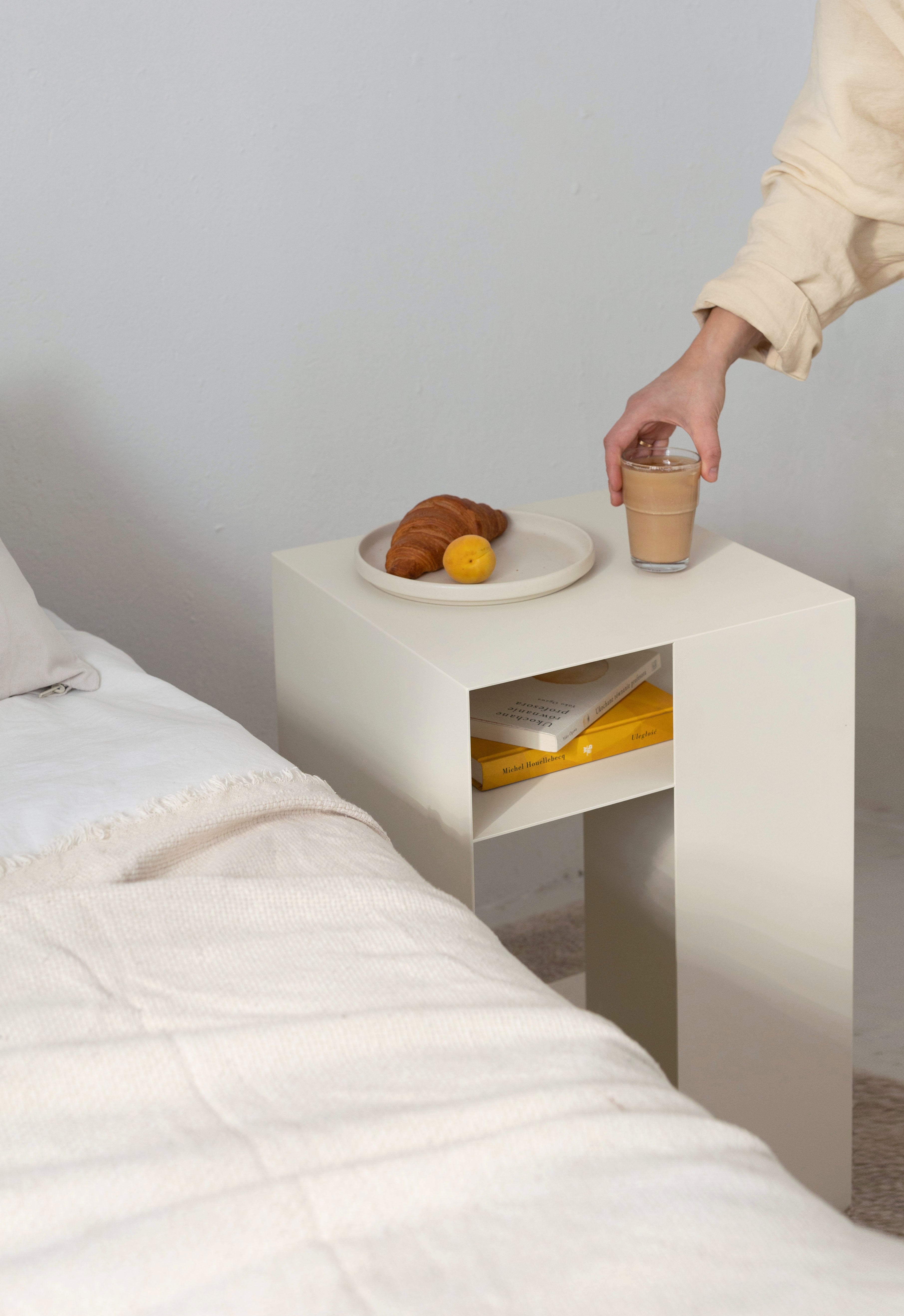 MUSTE Steel Side Table