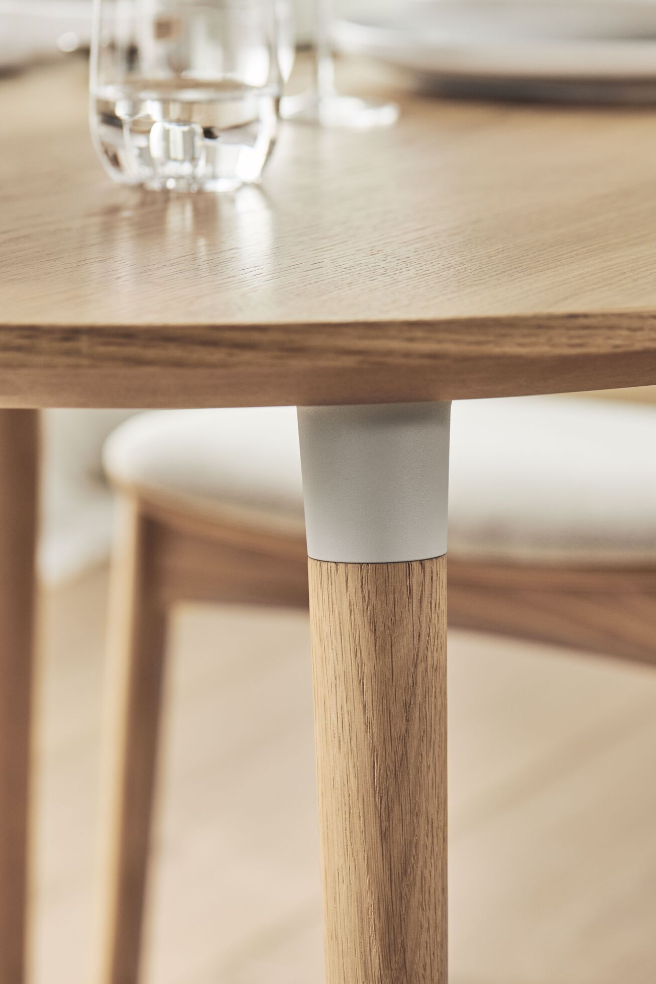 SEED Square table Belted oak veneer