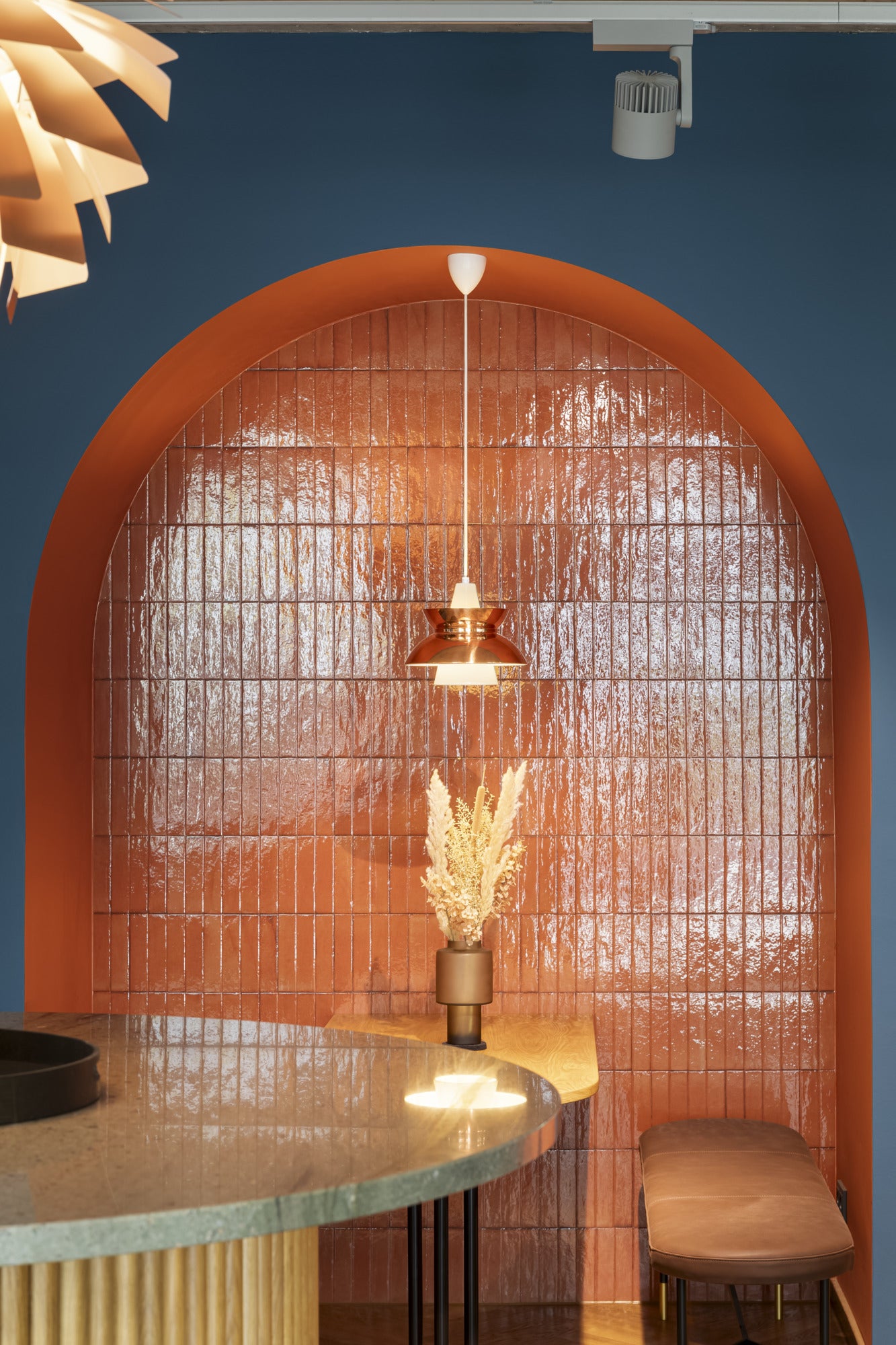 DOO-WOP pendant lamp white with copper finish