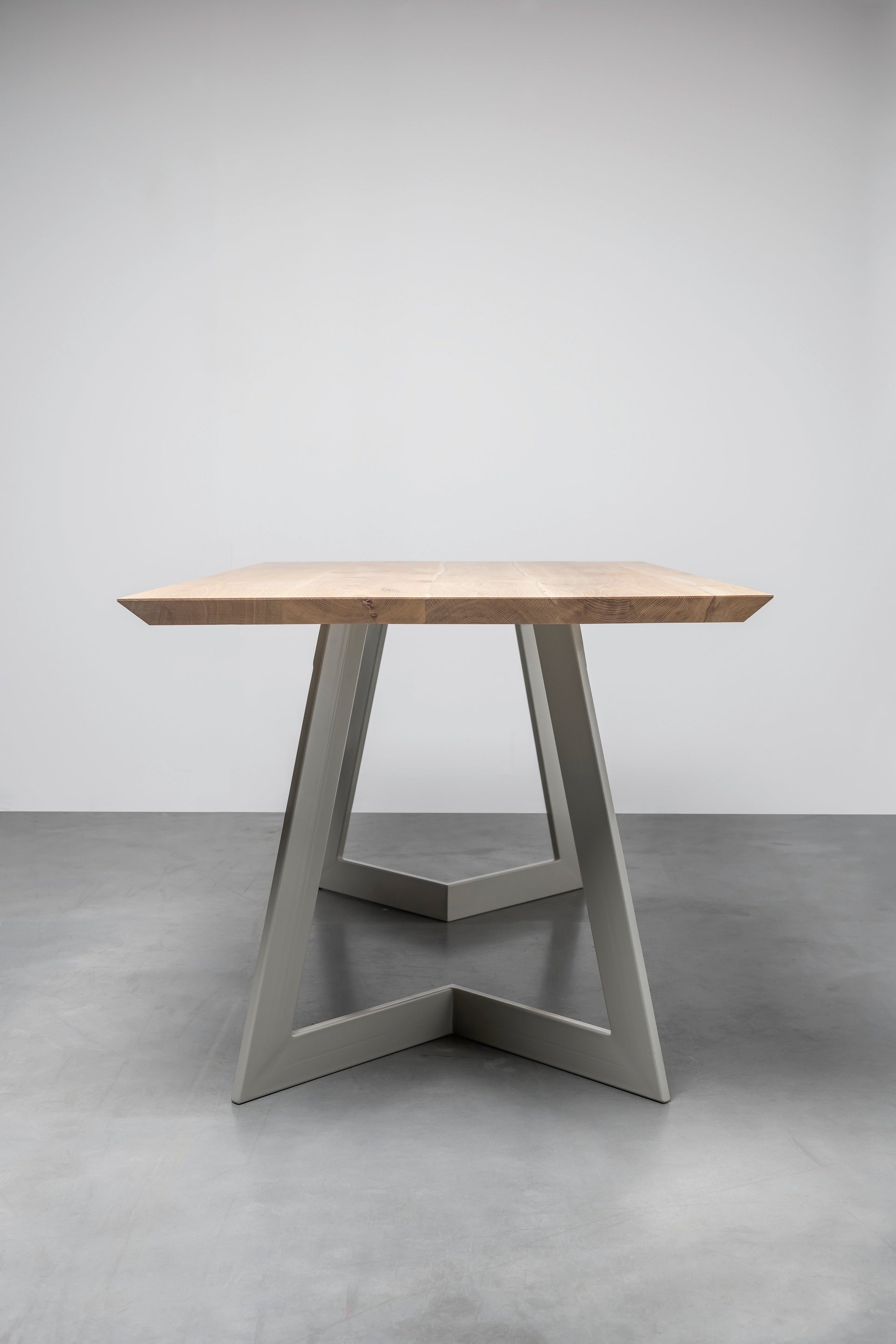 ANTONIO oak table top with steel base