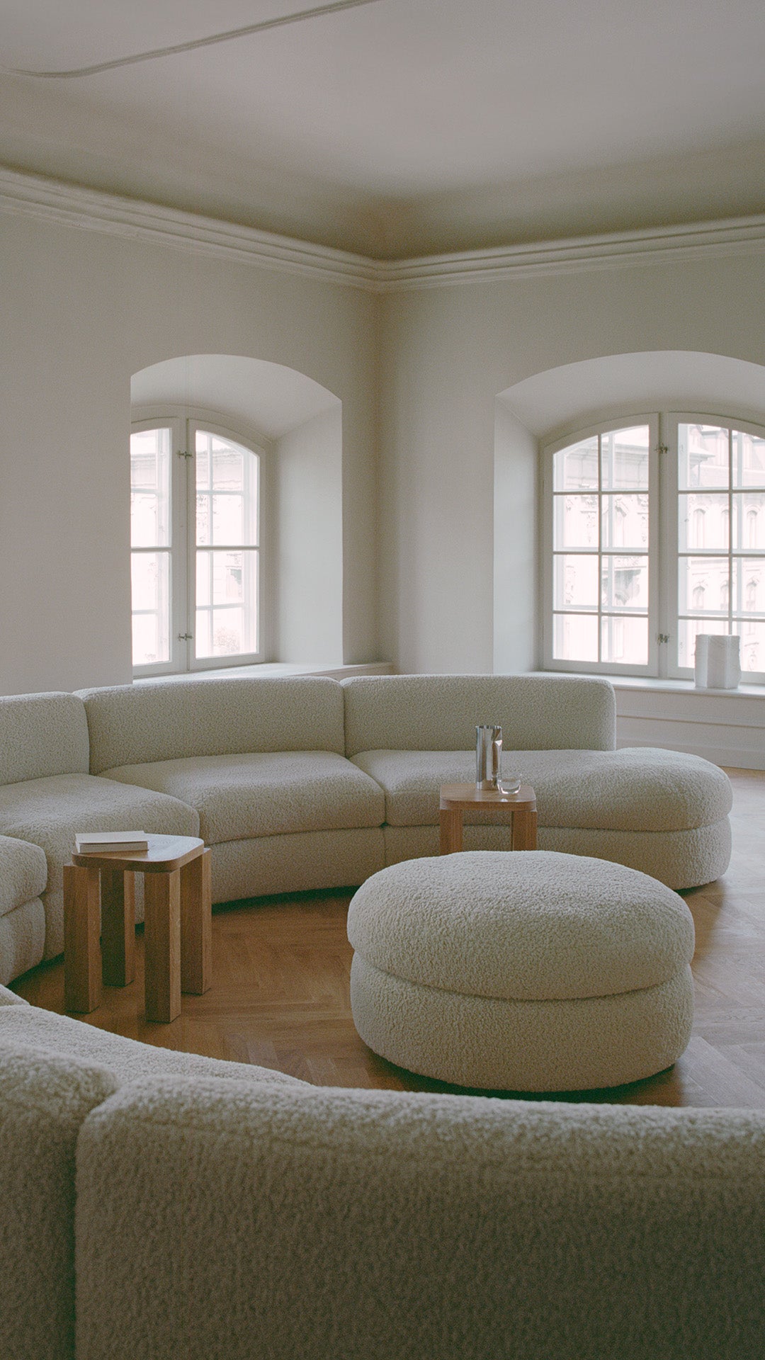 Upholstered coda pouf