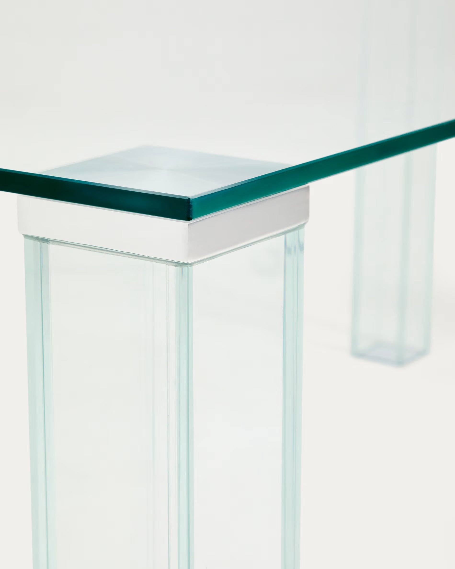 ADULARIA Table transparent tempered glass
