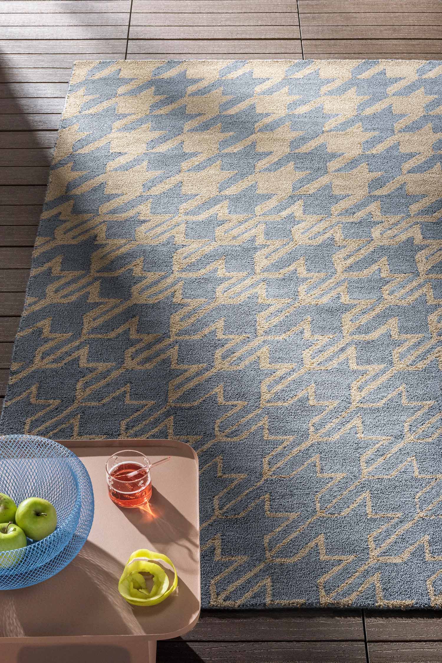 HOUNDSTOOTH WASHED outdoor rug in blue-beige