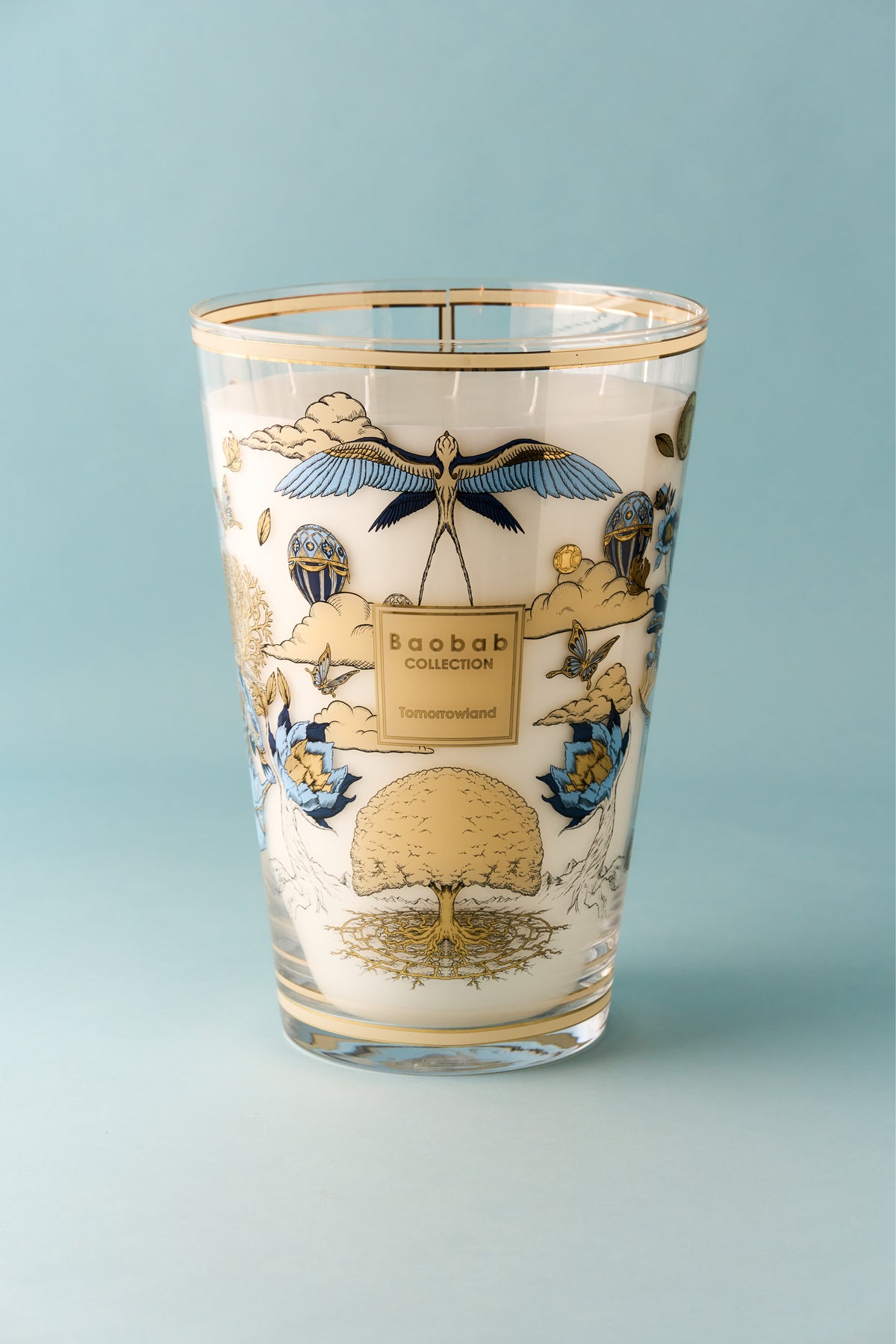 Scented candle TOMORROWLAND pear, lily of the valley, and moss