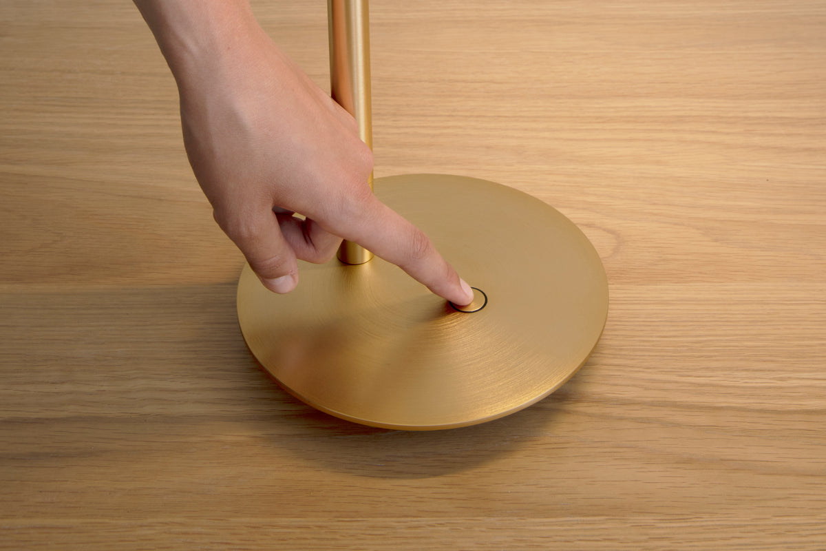OMNI gold table lamp