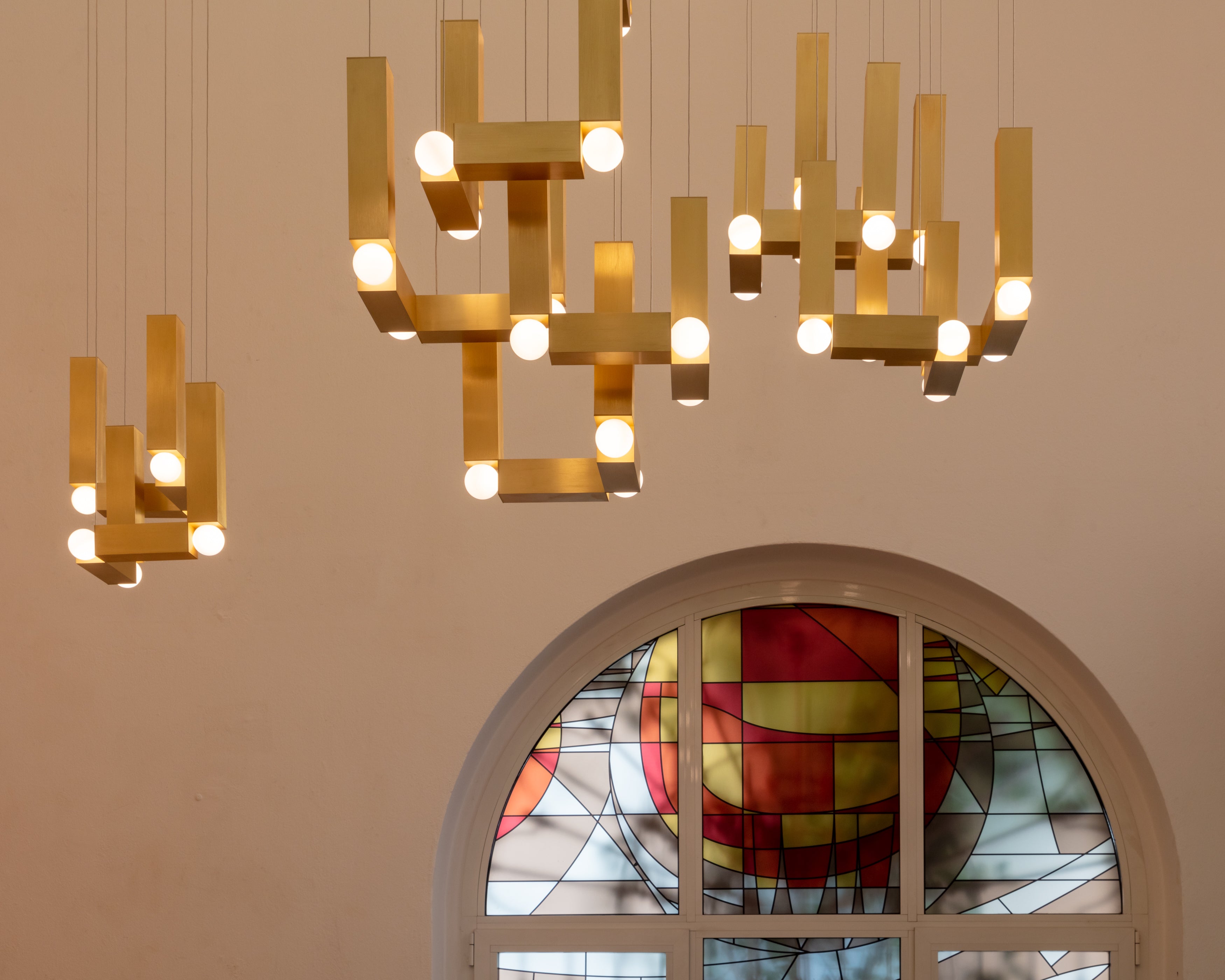 VESPER QUATTRO pendant lamp with an opal shade and silver finish.