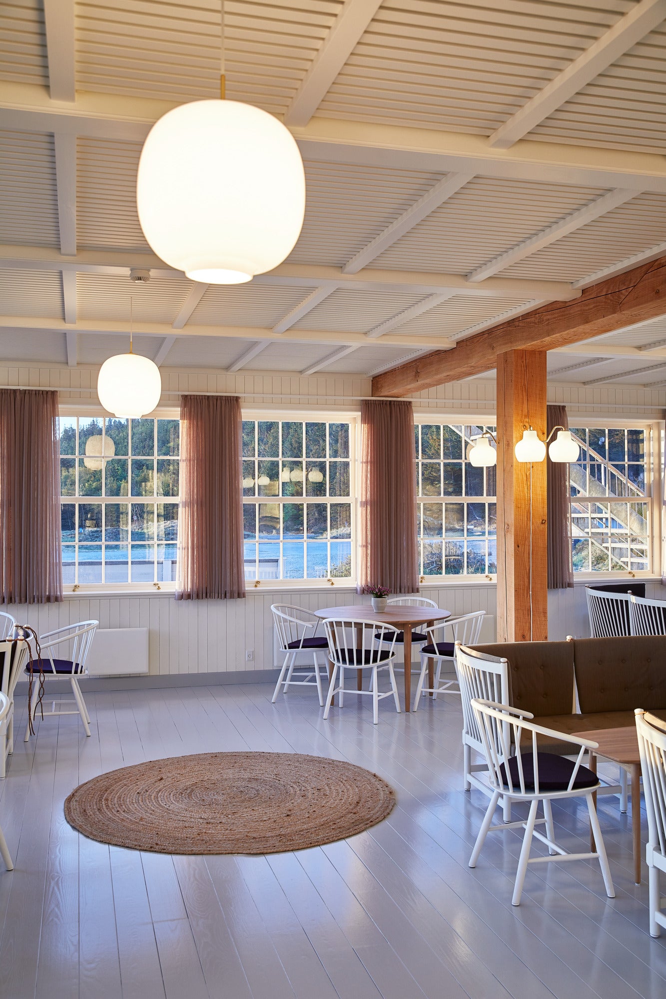 VL RING CROWN 2 Wall Lamp white with brass base