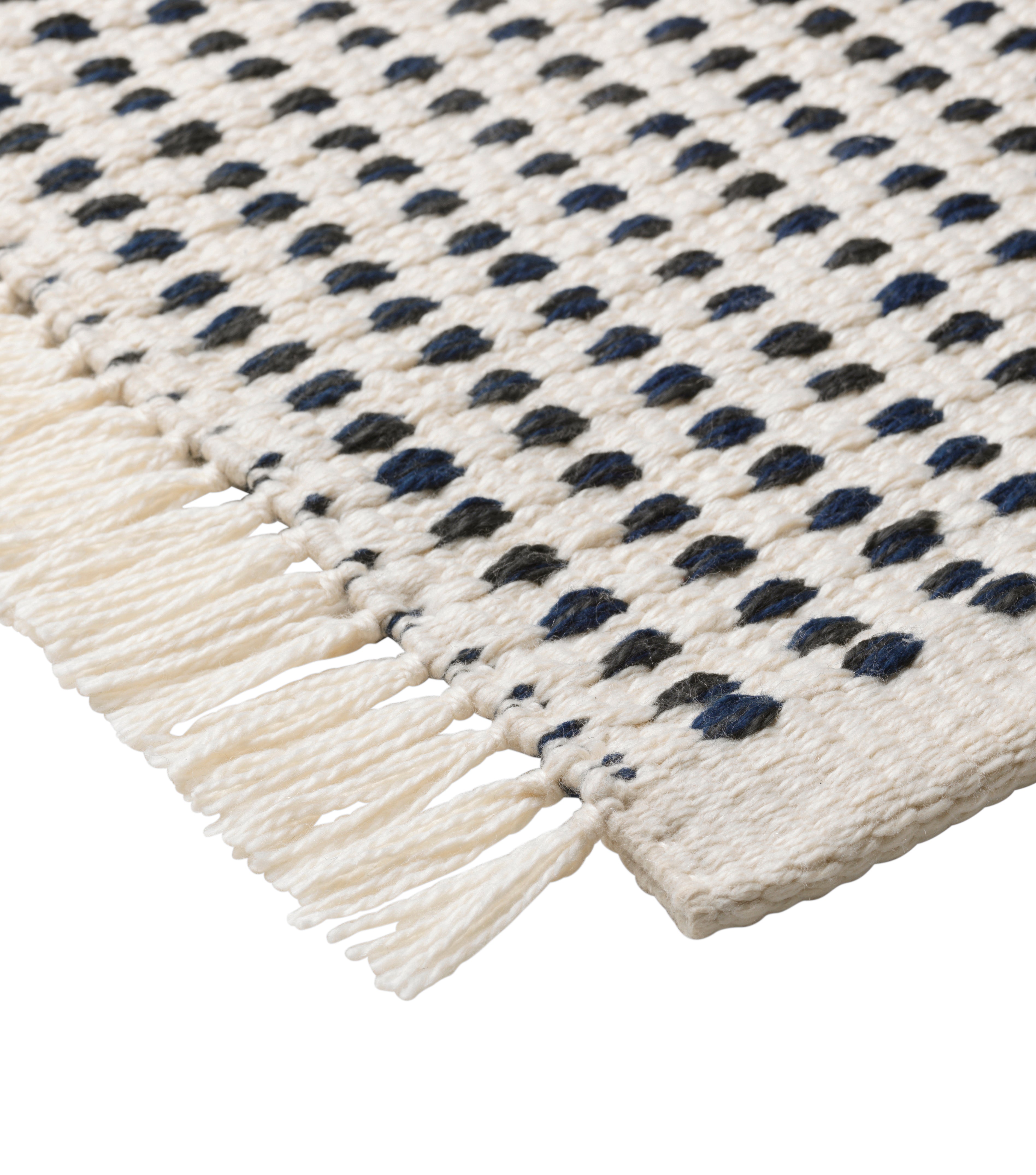 WAY rug in broken white with blue dots