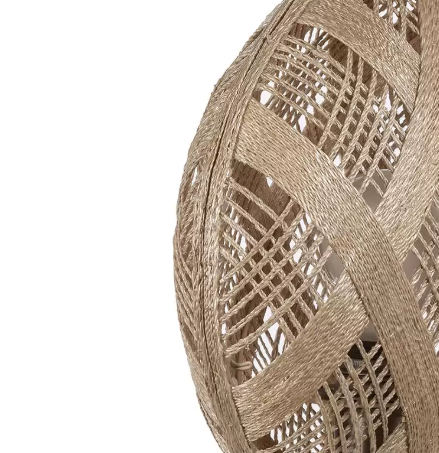 Chanpen -Diamant Beige Tischlampe mit einer silbernen Basis