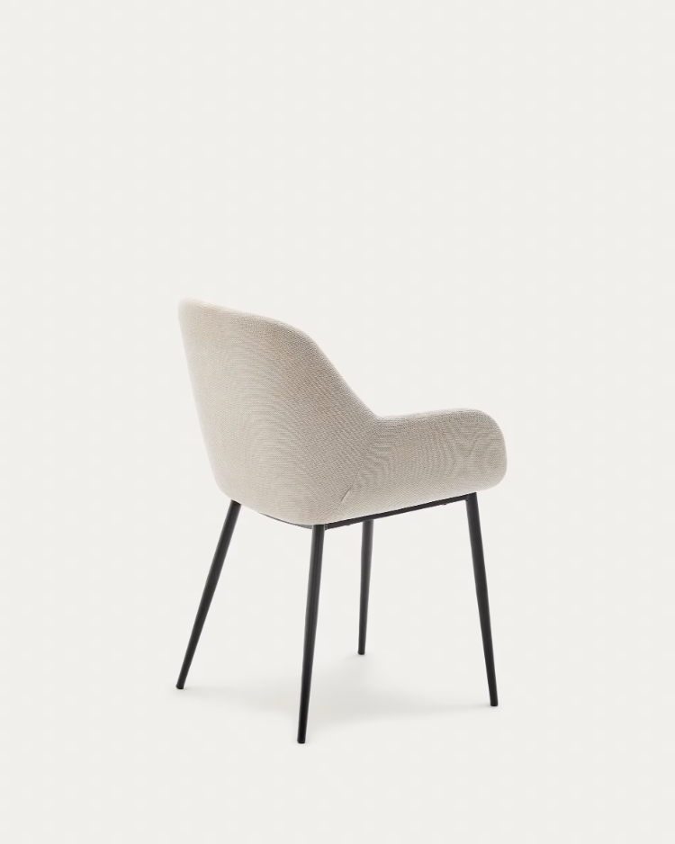 Beige Pferdestuhl mit einer schwarzen Basis