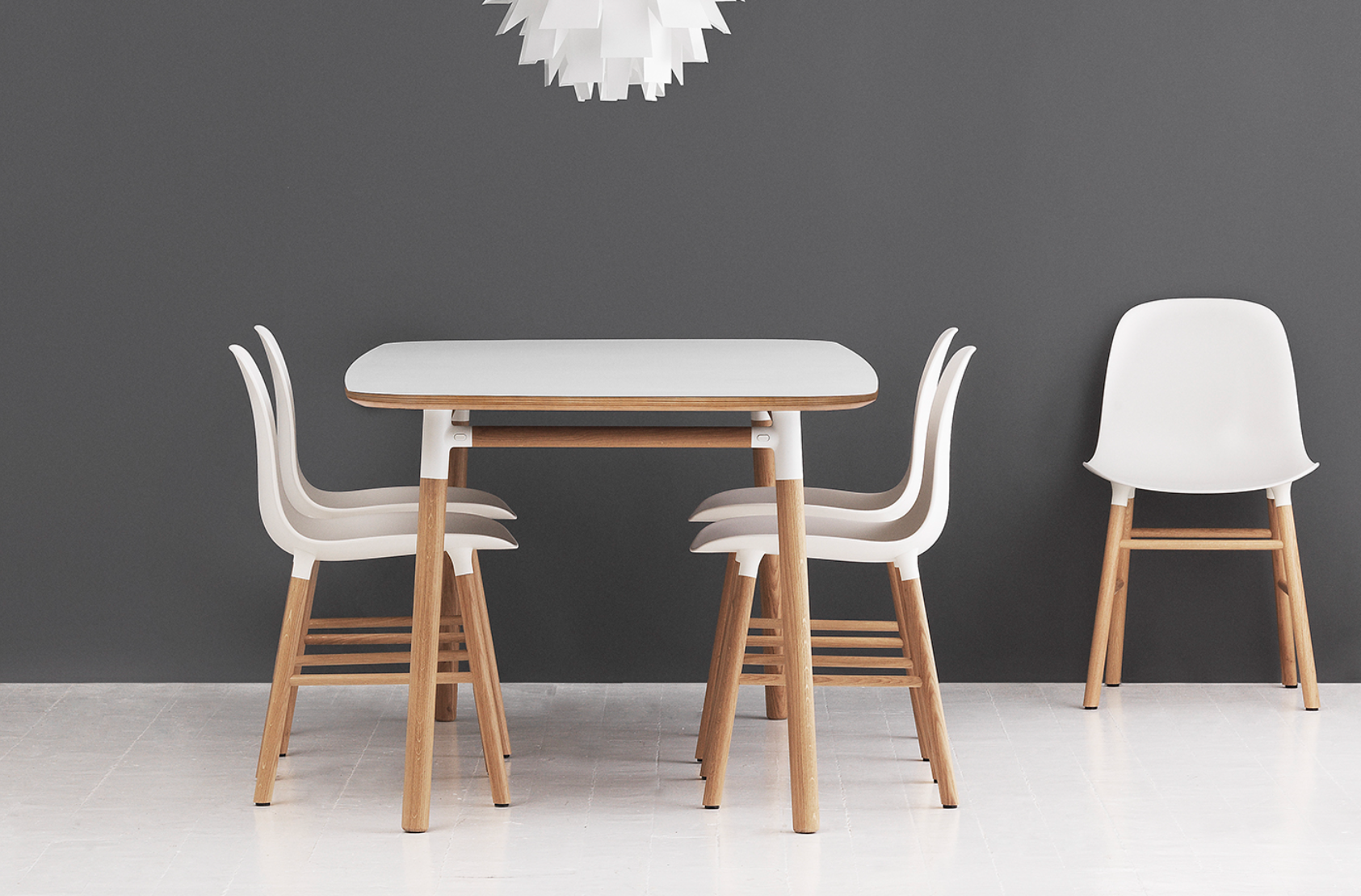 Form table black top with an oak base