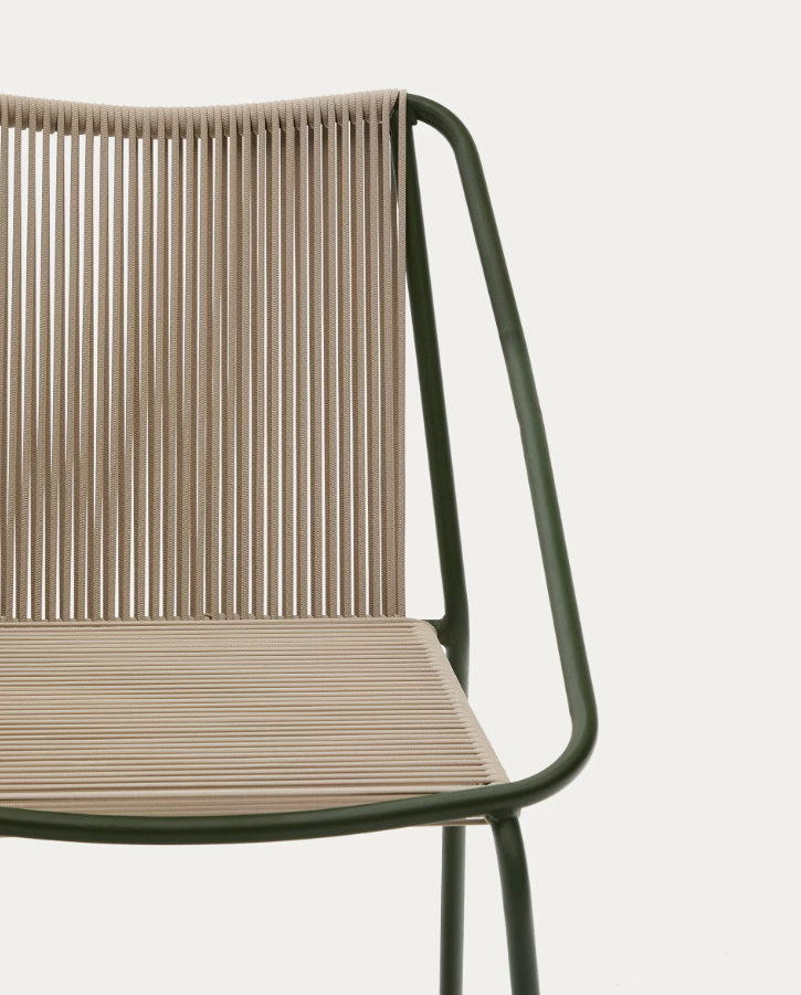 Zivia Écru outer chair with a steel base