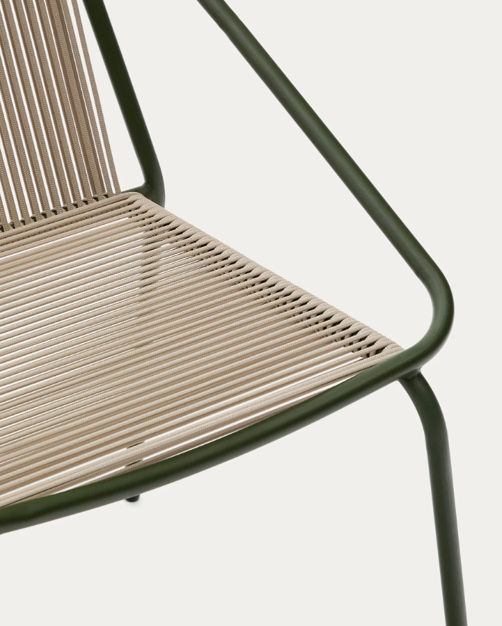 Zivia Écru outer chair with a steel base
