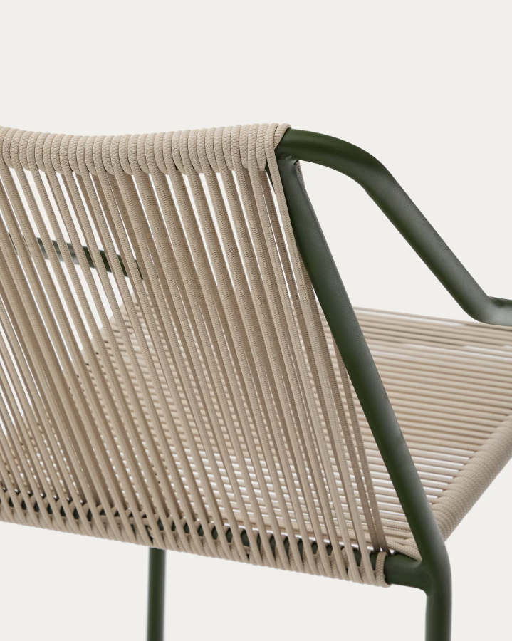 Zivia Écru outer chair with a steel base