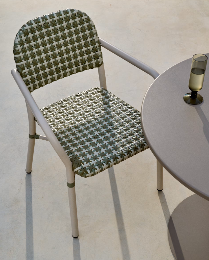 Tuccia Rattan Gardenstuhl mit einer Aluminiumbasis