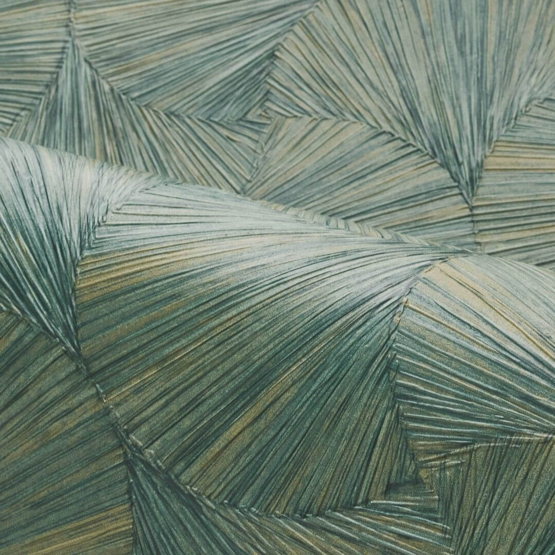 Geometrische Strukturtapete mit pflanzlichem Motiv von LOMBOK - ÉMERAUDE smaragdgrün