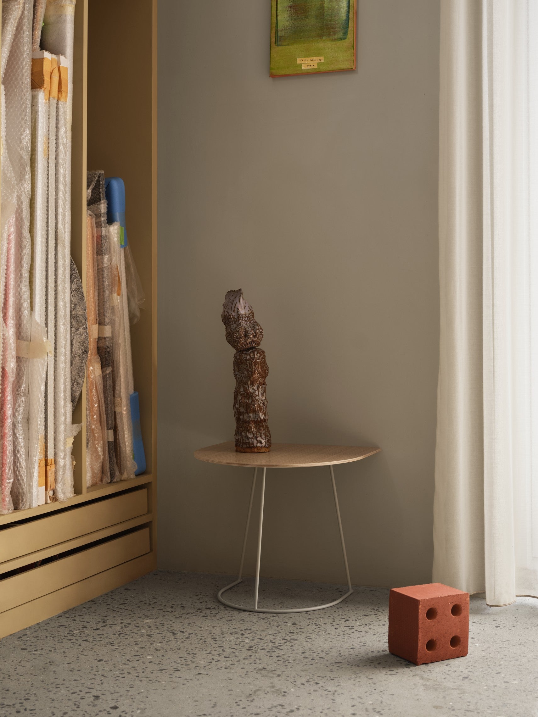 AIRY black coffee table with black base in nanolaminate