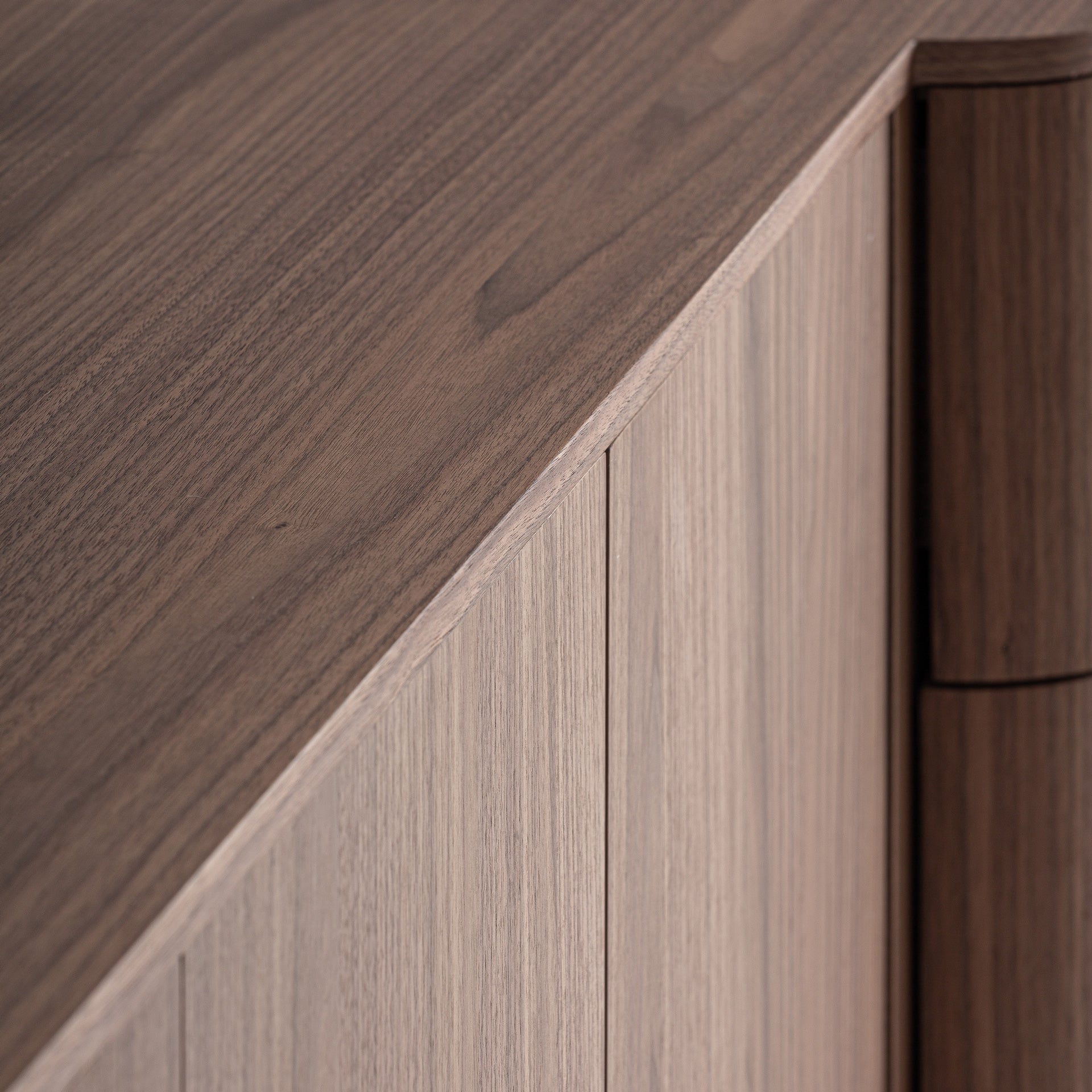 KEXBY Chest of Drawers in Walnut Finish