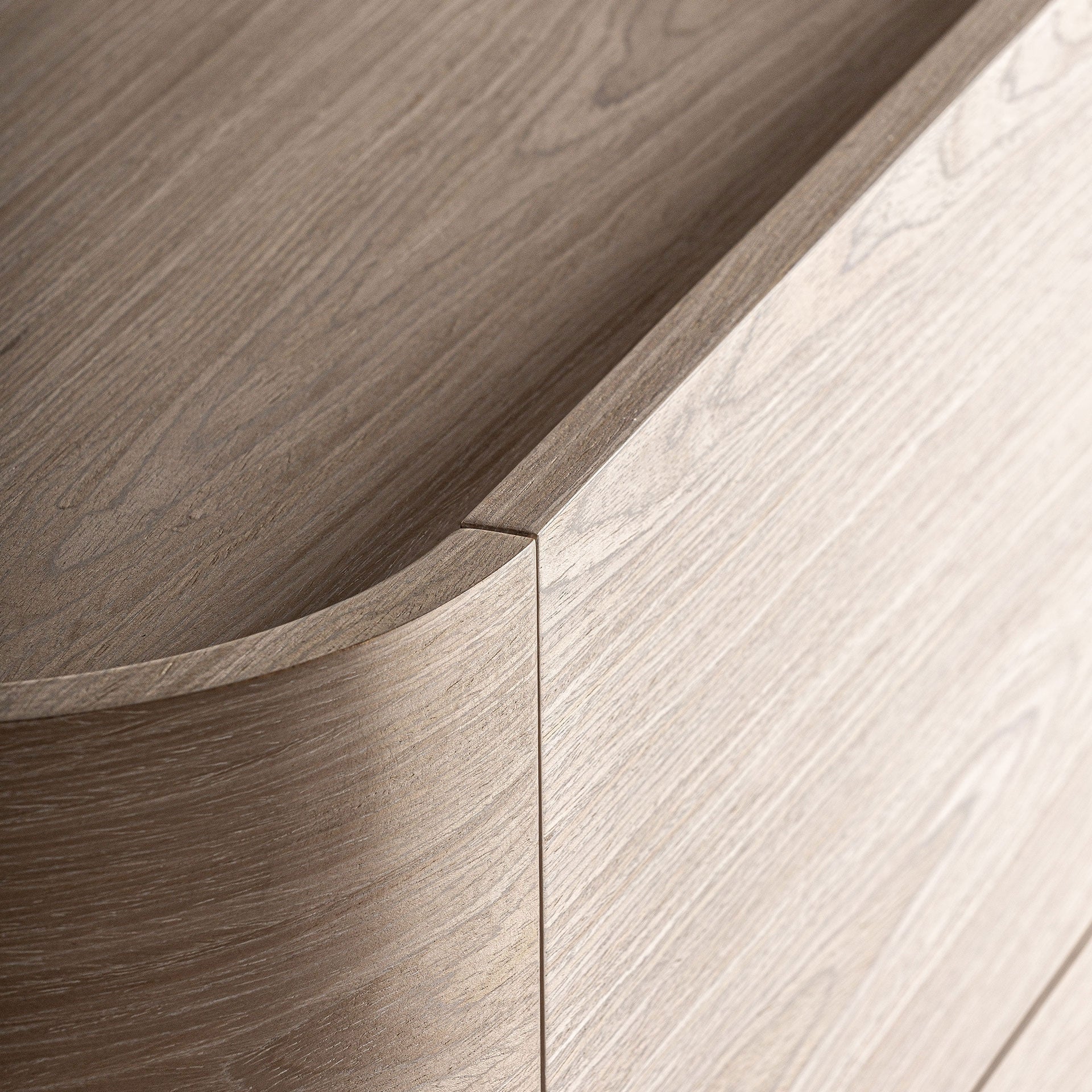 PRAYSSAC Chest of Drawers in Oak Finish