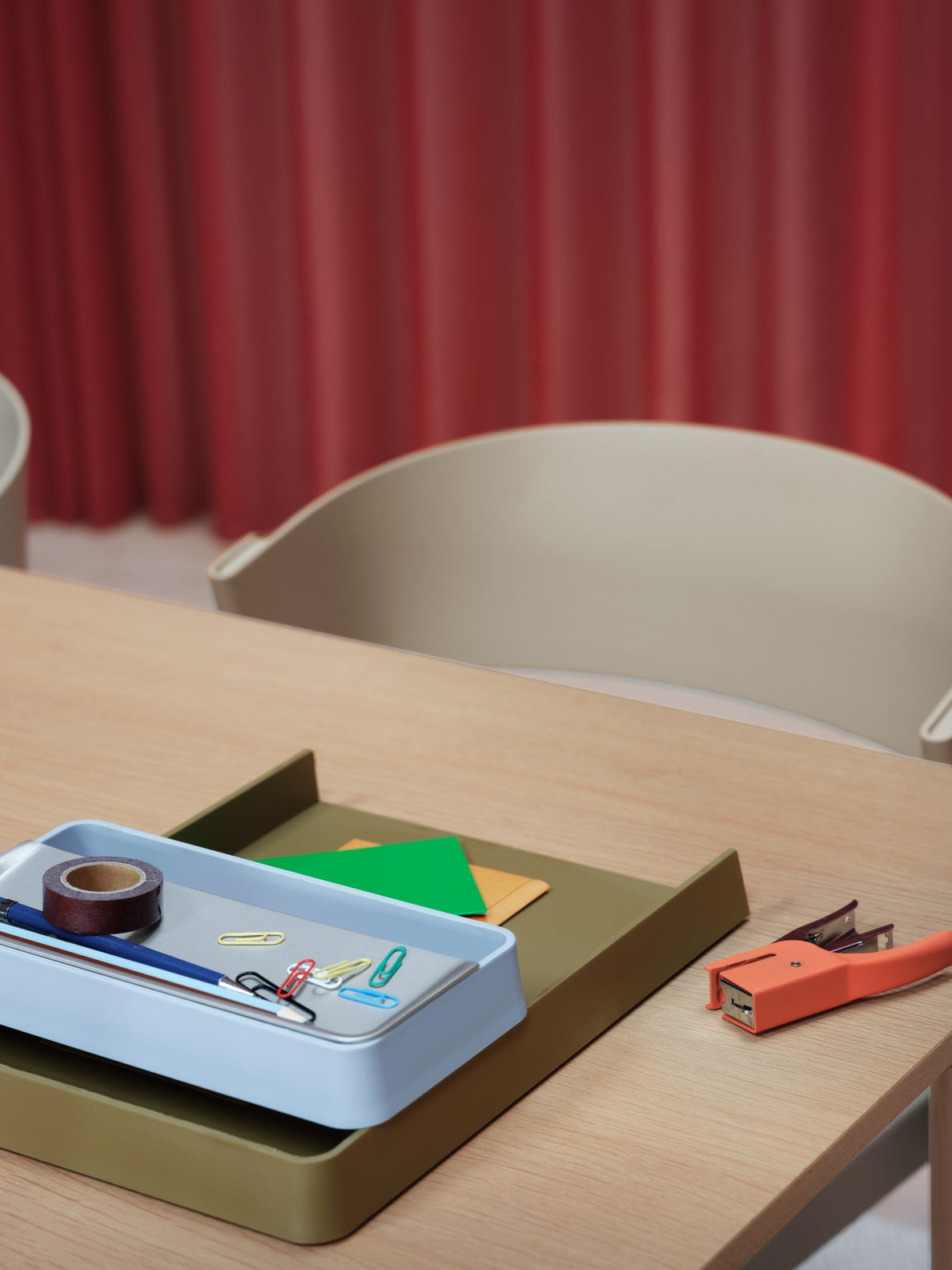 LINEAR SYSTEM Office Table - CONFIGURATION 1 oak veneer