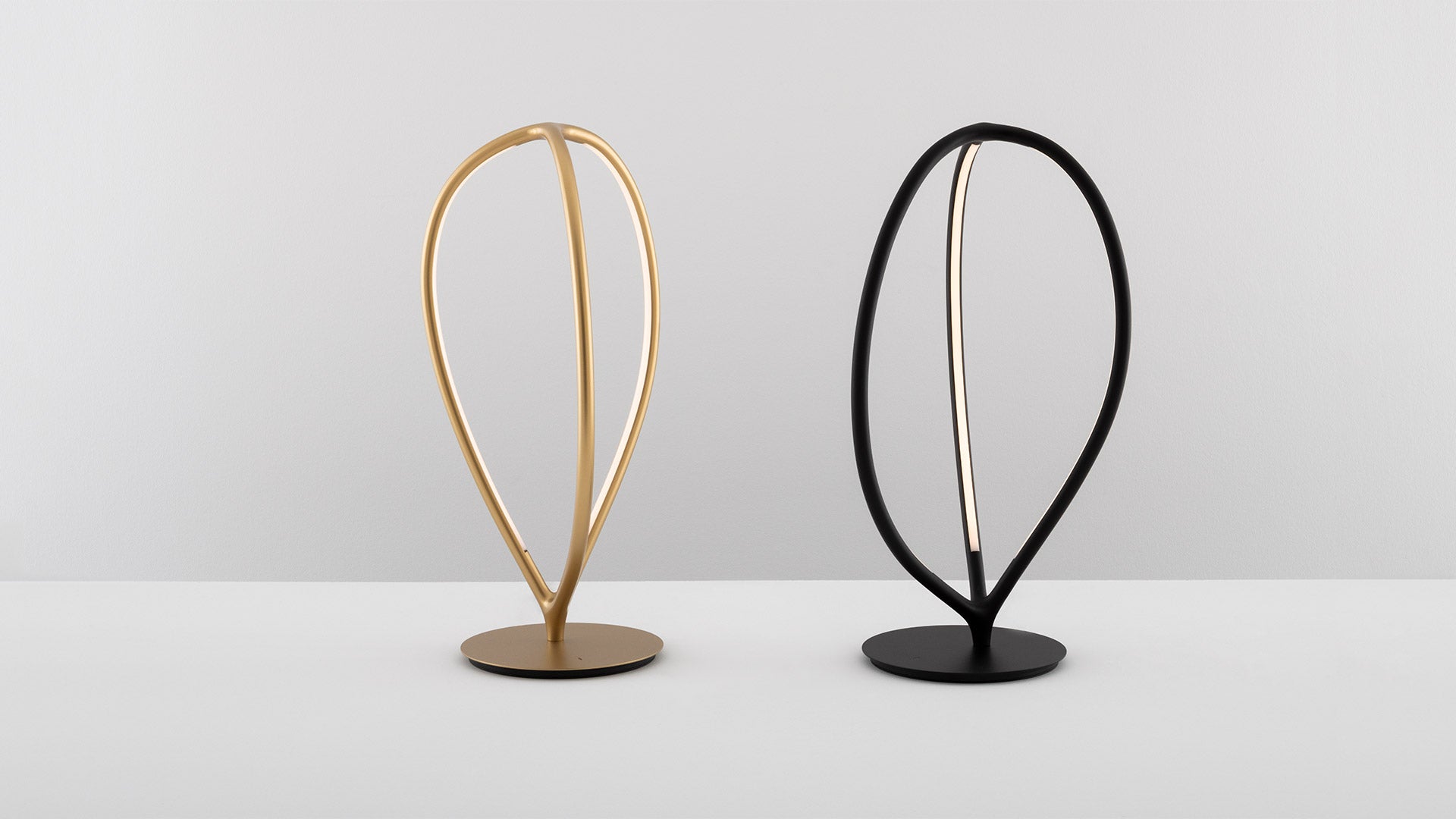 ARRIVAL black table lamp