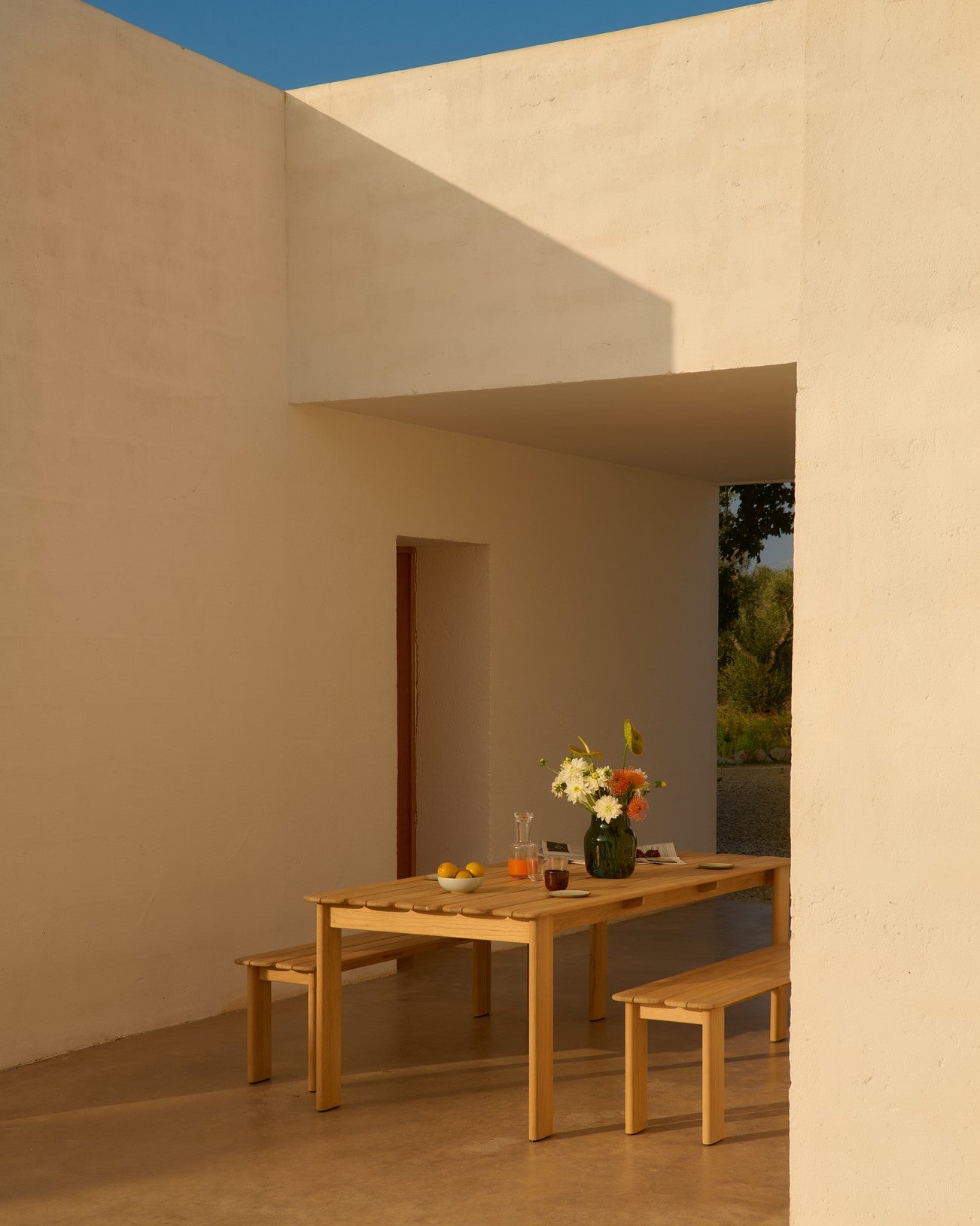 ASSEMBLE Outdoor Table Teak Wood