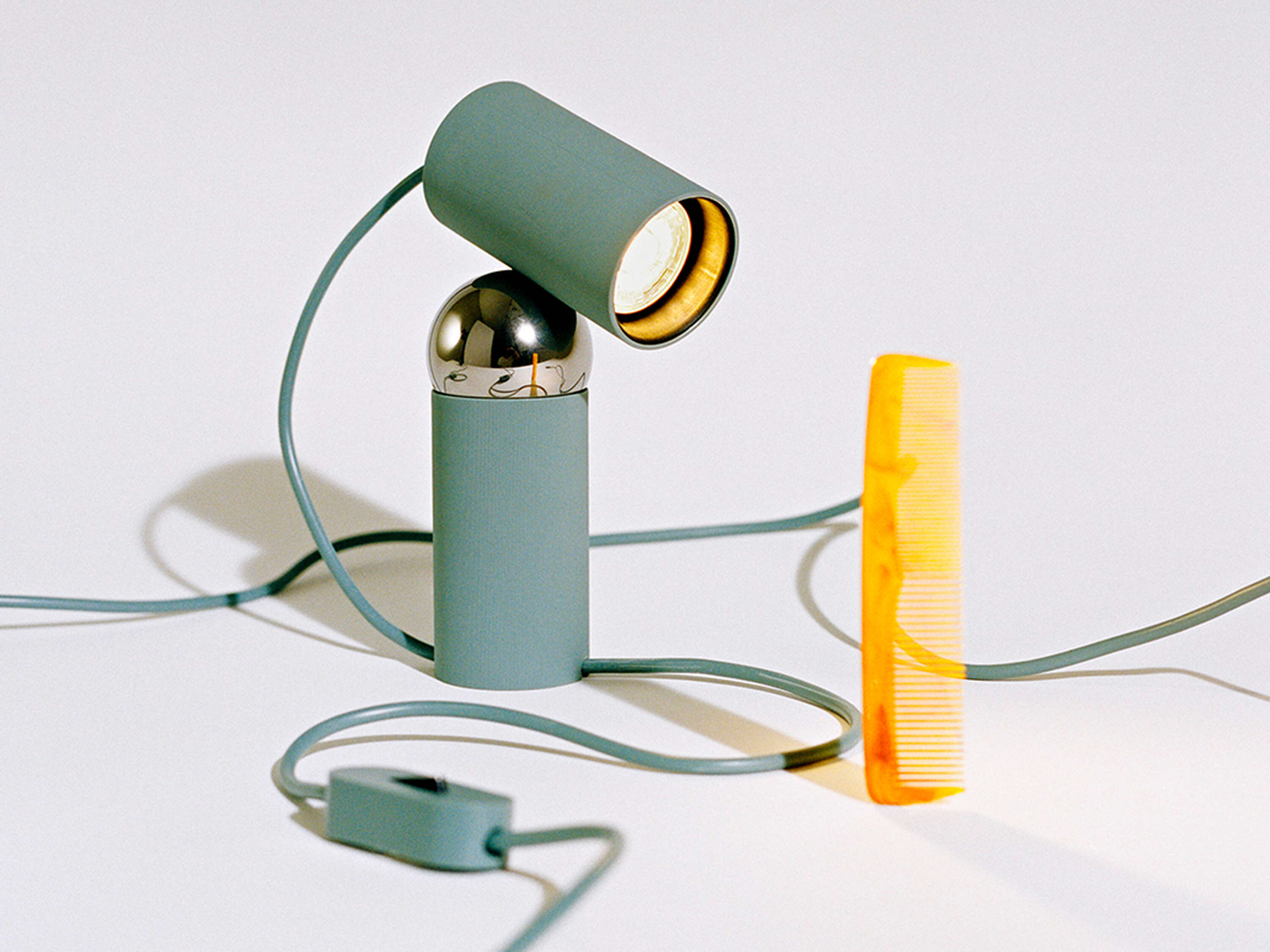 Tischlampe BILBOQUET in Salbeigrün